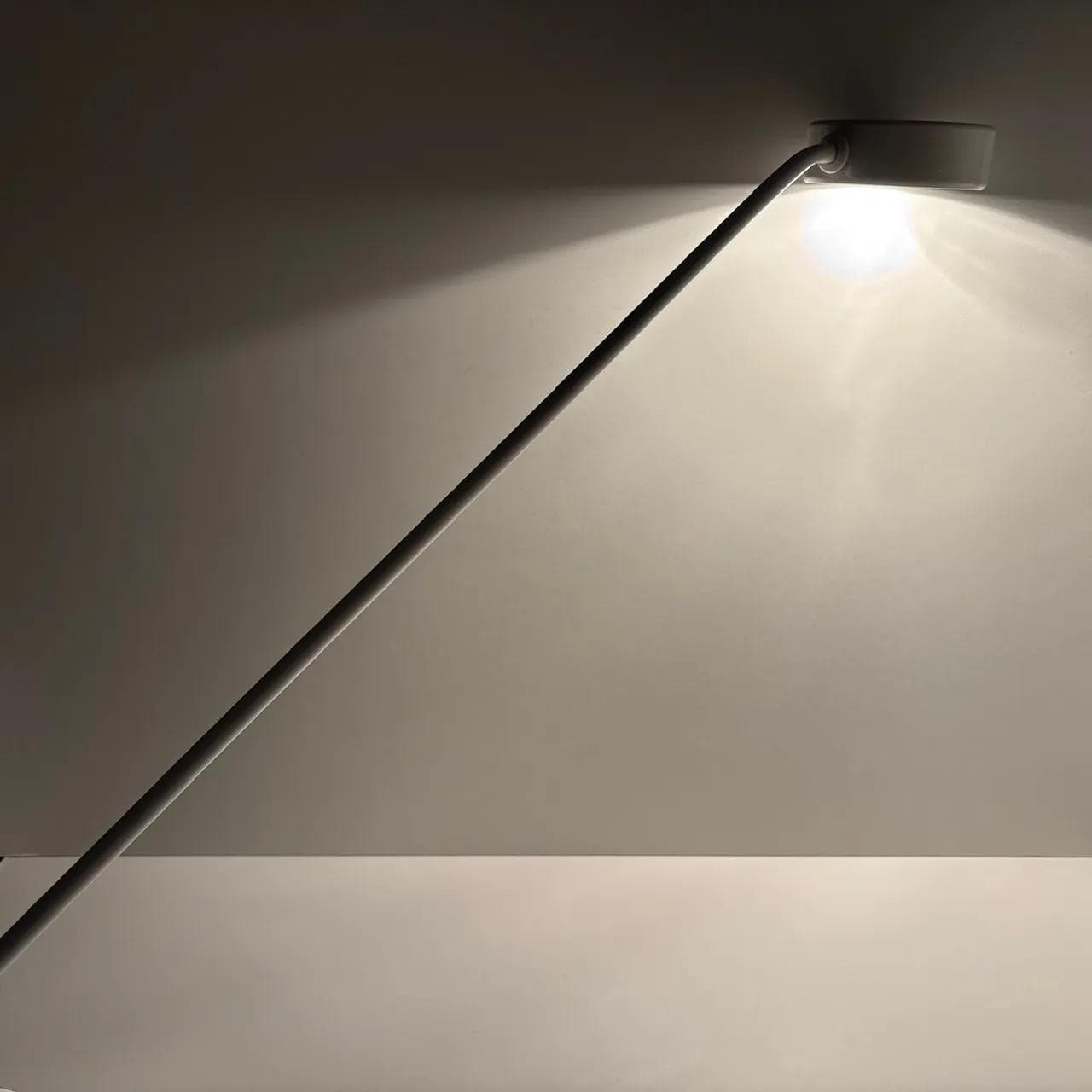 Lampa biurkowa, stal biała, Włochy, lata 80. - 13729