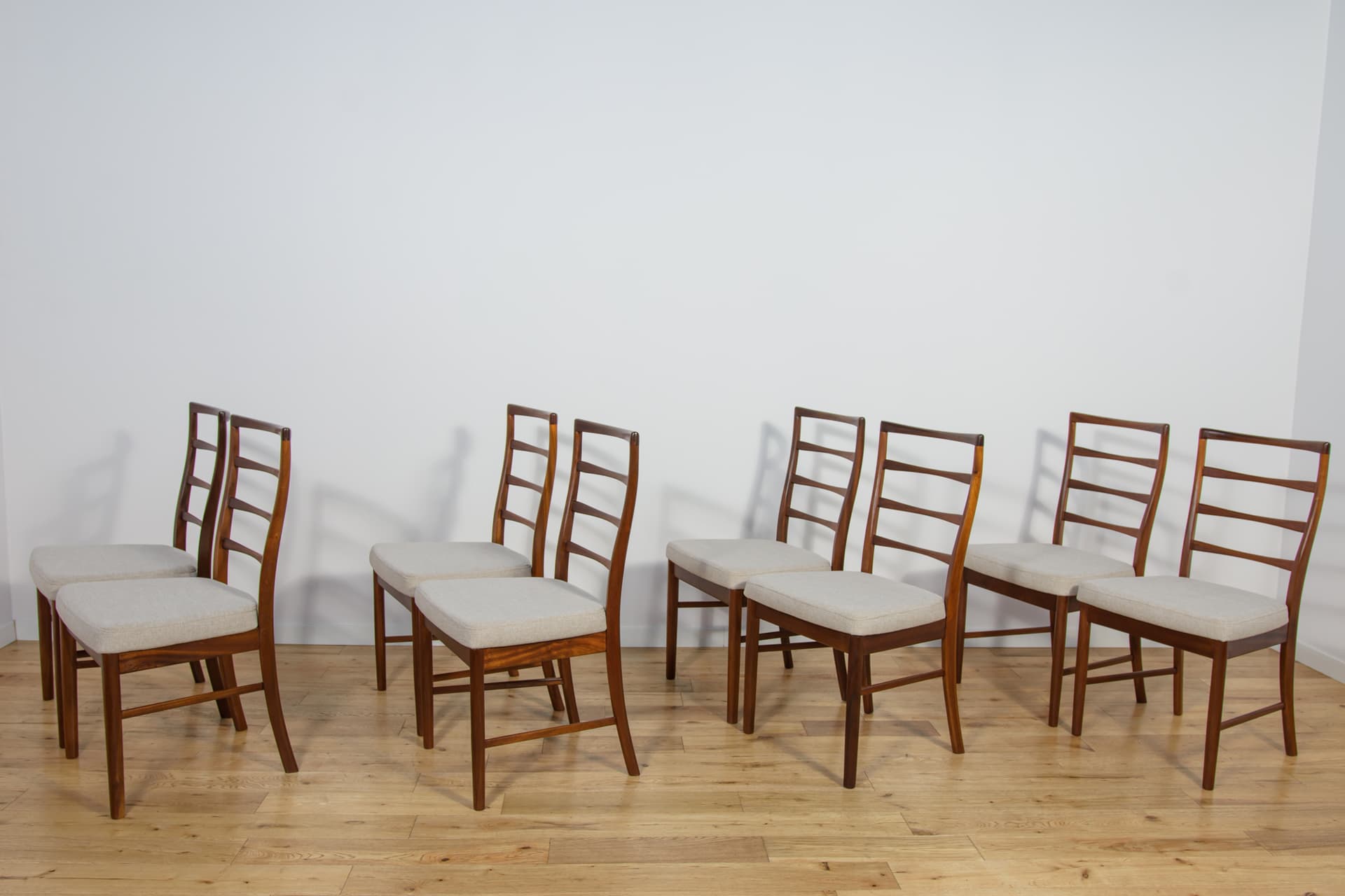 Komplet ośmiu krzeseł, teak, tapicerka beżowa, McIntosh, Wielka Brytania, lata 60. - 196498