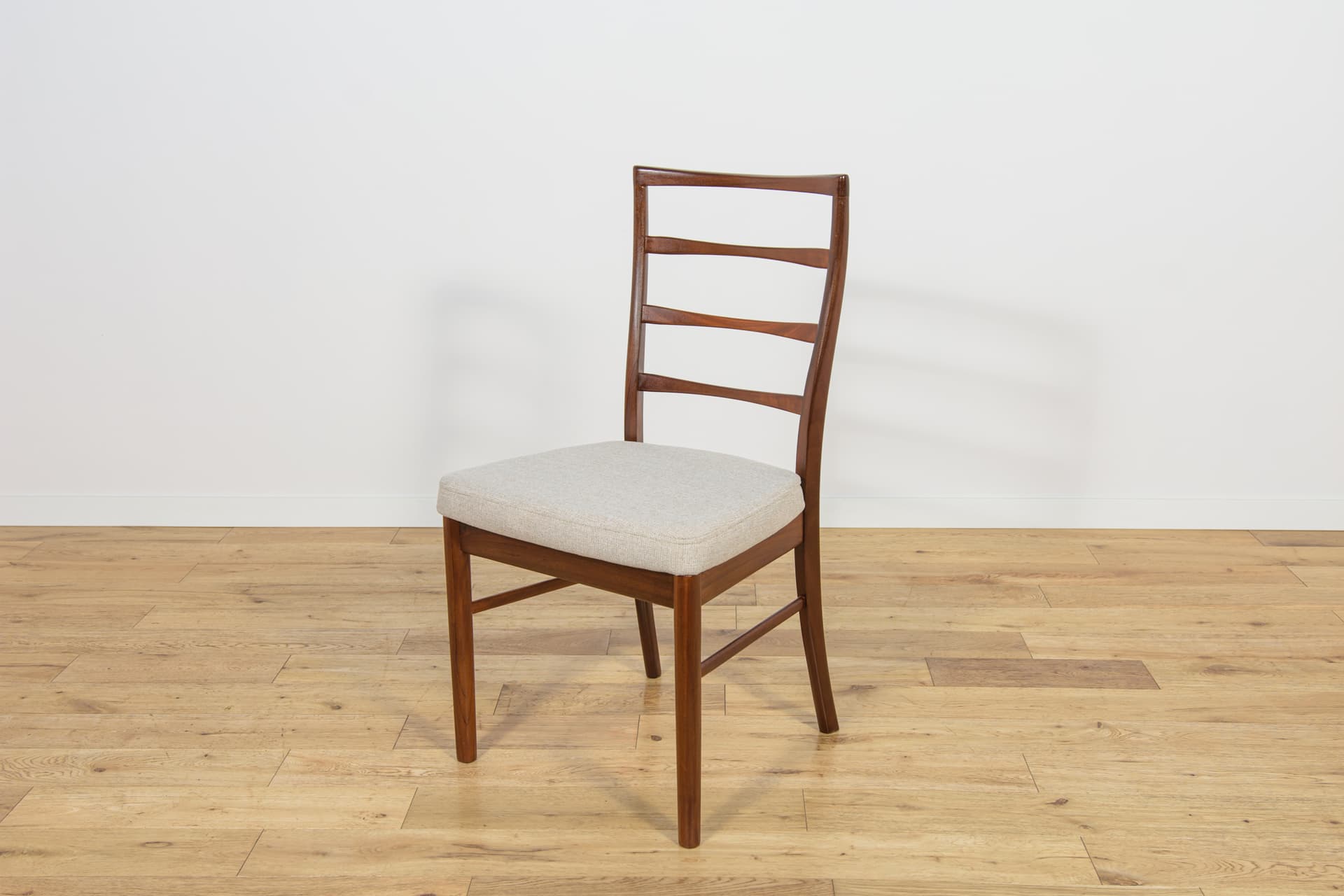 Komplet czterech krzeseł, teak brązowy jasny, McIntosh, Wielka Brytania, lata 60. - 196514