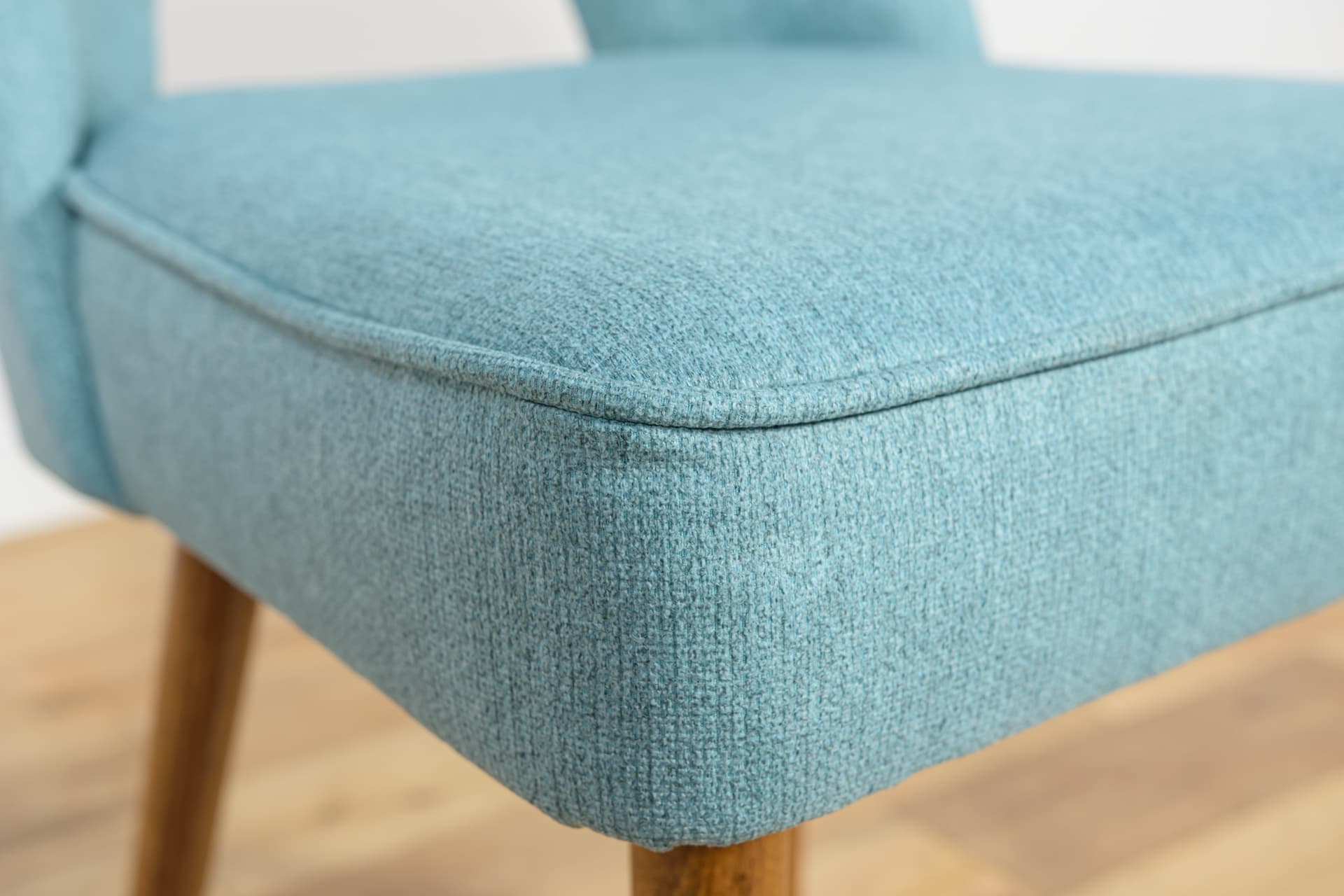 Komplet sześciu krzeseł Muszelka, drewno orzech, tkanina niebieska, Polska, lata 60. - 196576