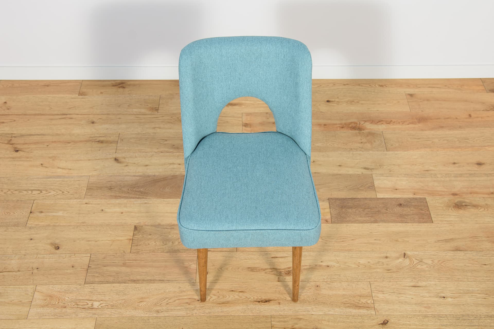 Komplet sześciu krzeseł Muszelka, drewno orzech, tkanina niebieska, Polska, lata 60. - 196570