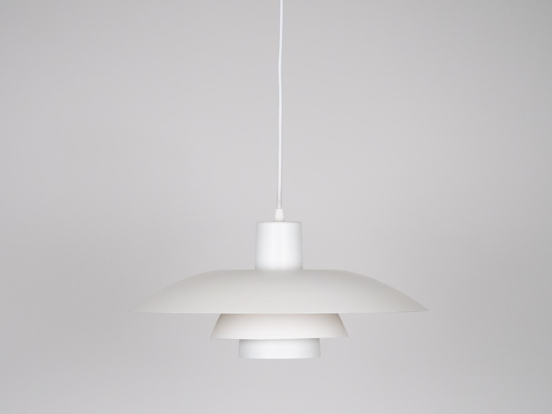 Lampa wisząca PH 4/3, biały, aluminium, proj. P. Henningsen, Louis Poulsen, Dania, lata 90. - 196672