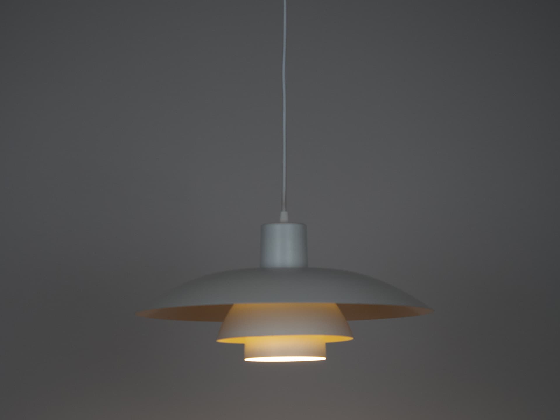 Lampa wisząca PH 4/3, biały, aluminium, proj. P. Henningsen, Louis Poulsen, Dania, lata 90. - 196674