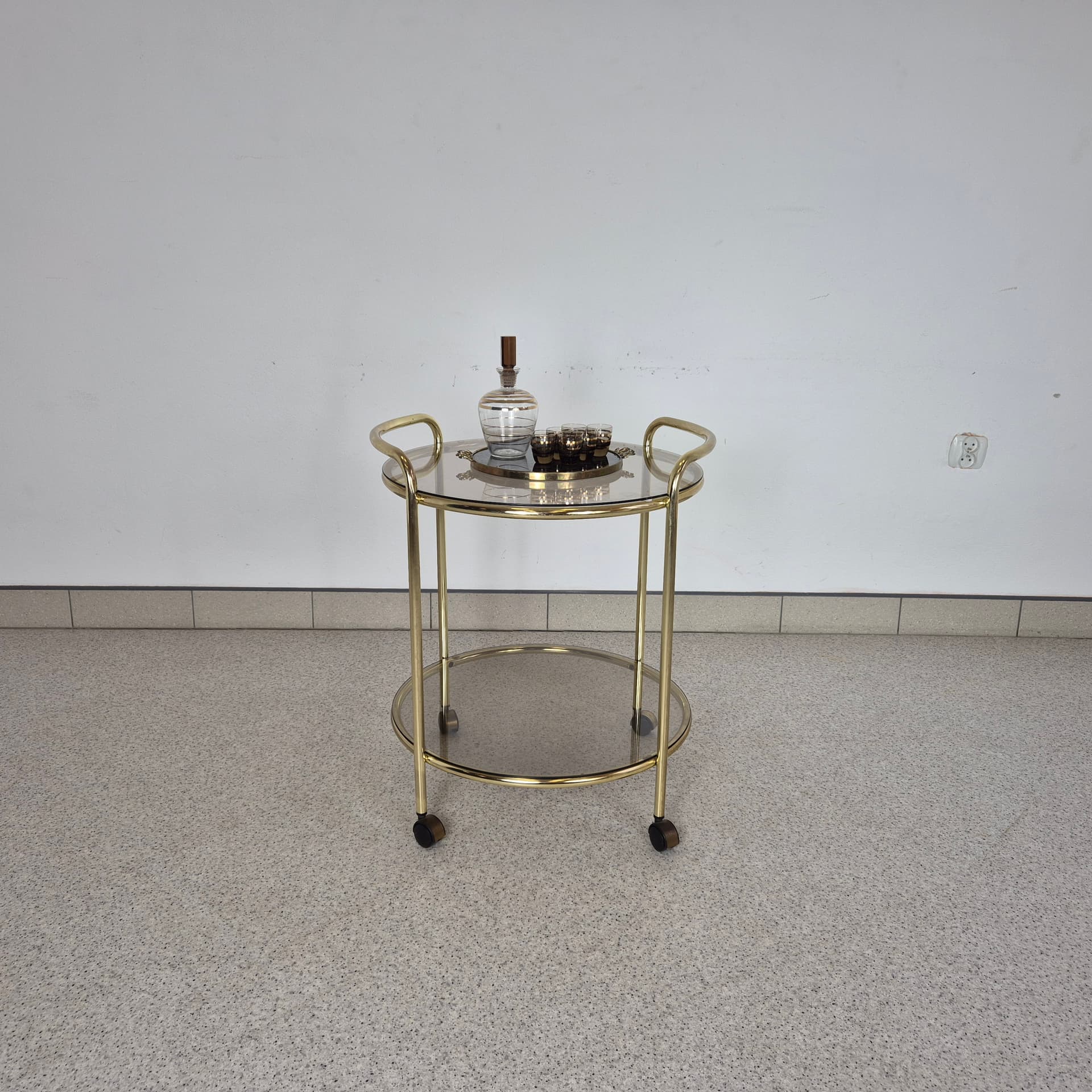 Bar cart Hollywood Regency, golden brass, smoked glass, Germany, 1980s. - 196793