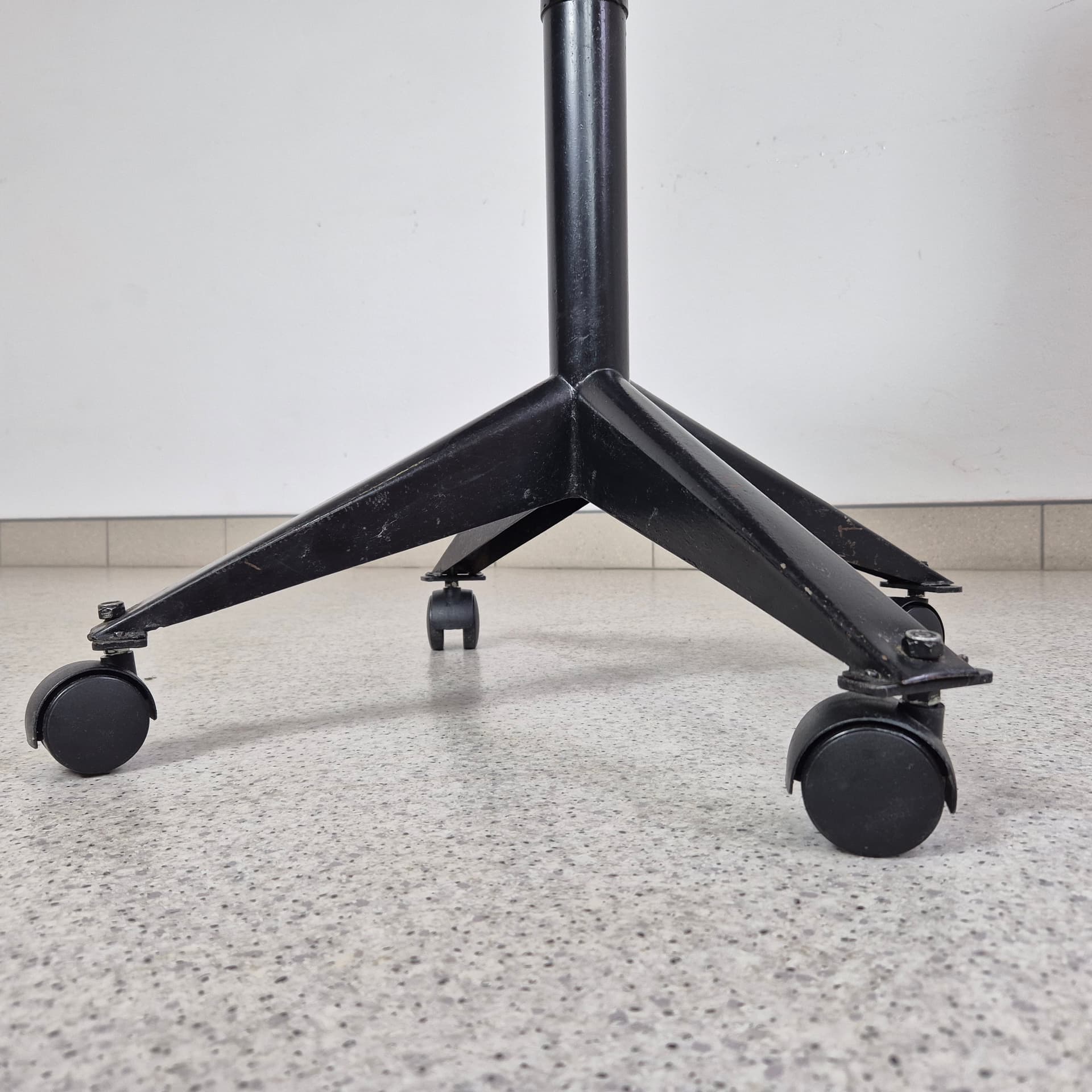 Krzesło biurowe, ciemnobrązowa sklejka, stal czarna, proj. E. Flötotto, Niemcy, lata 60. - 197028