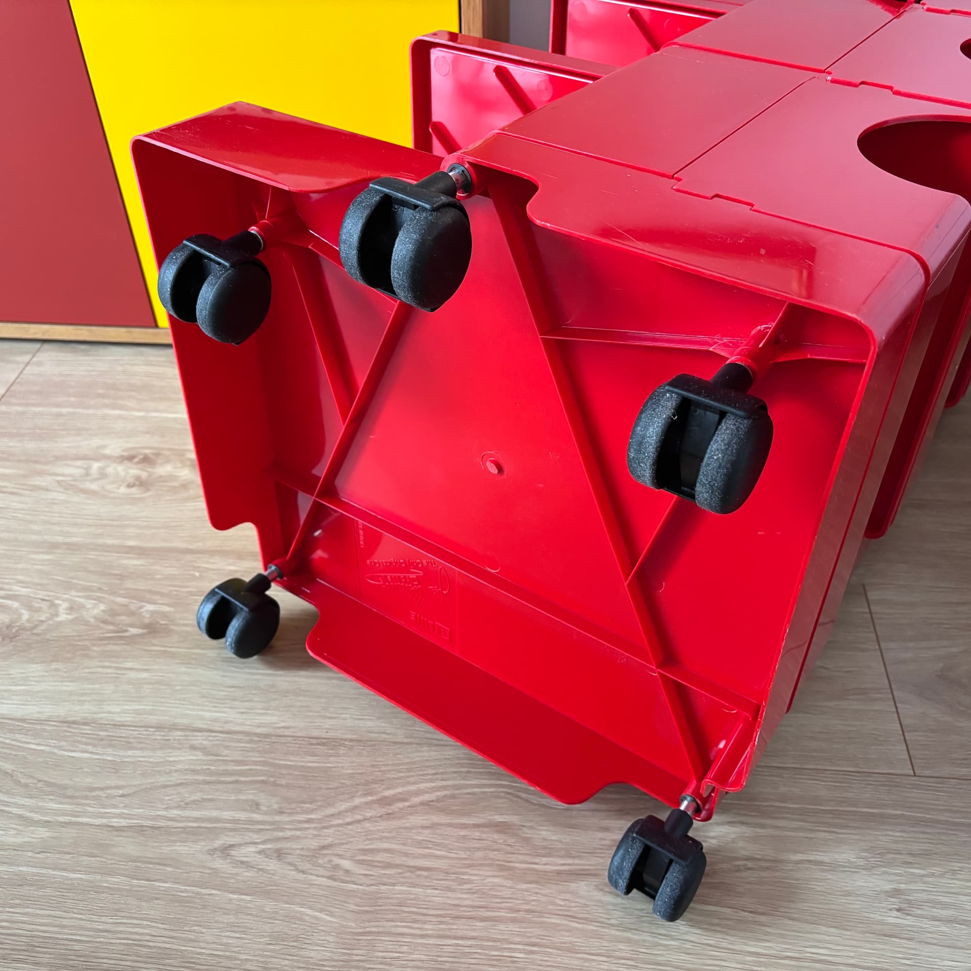 Organizer biurowy, czerwony, plastik, proj. J. Colombo, Włochy, lata 70. - 197208