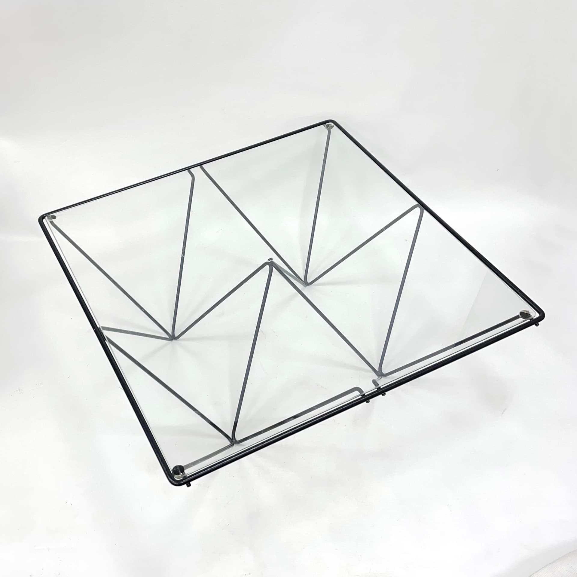 Stolik kawowy Alanda, metal czarny, szkło przezroczyste, proj. P. Piva, Włochy, lata 80. - 197464