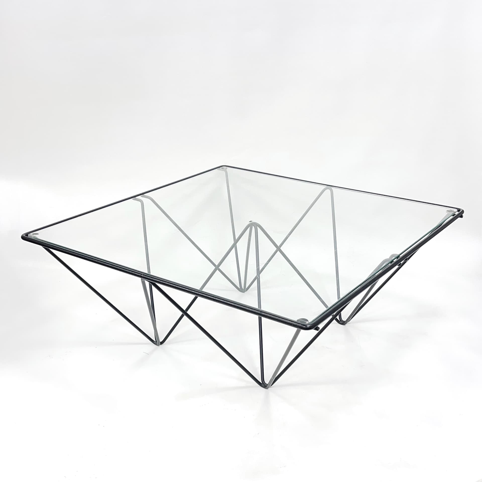 Stolik kawowy Alanda, metal czarny, szkło przezroczyste, proj. P. Piva, Włochy, lata 80. - 197454