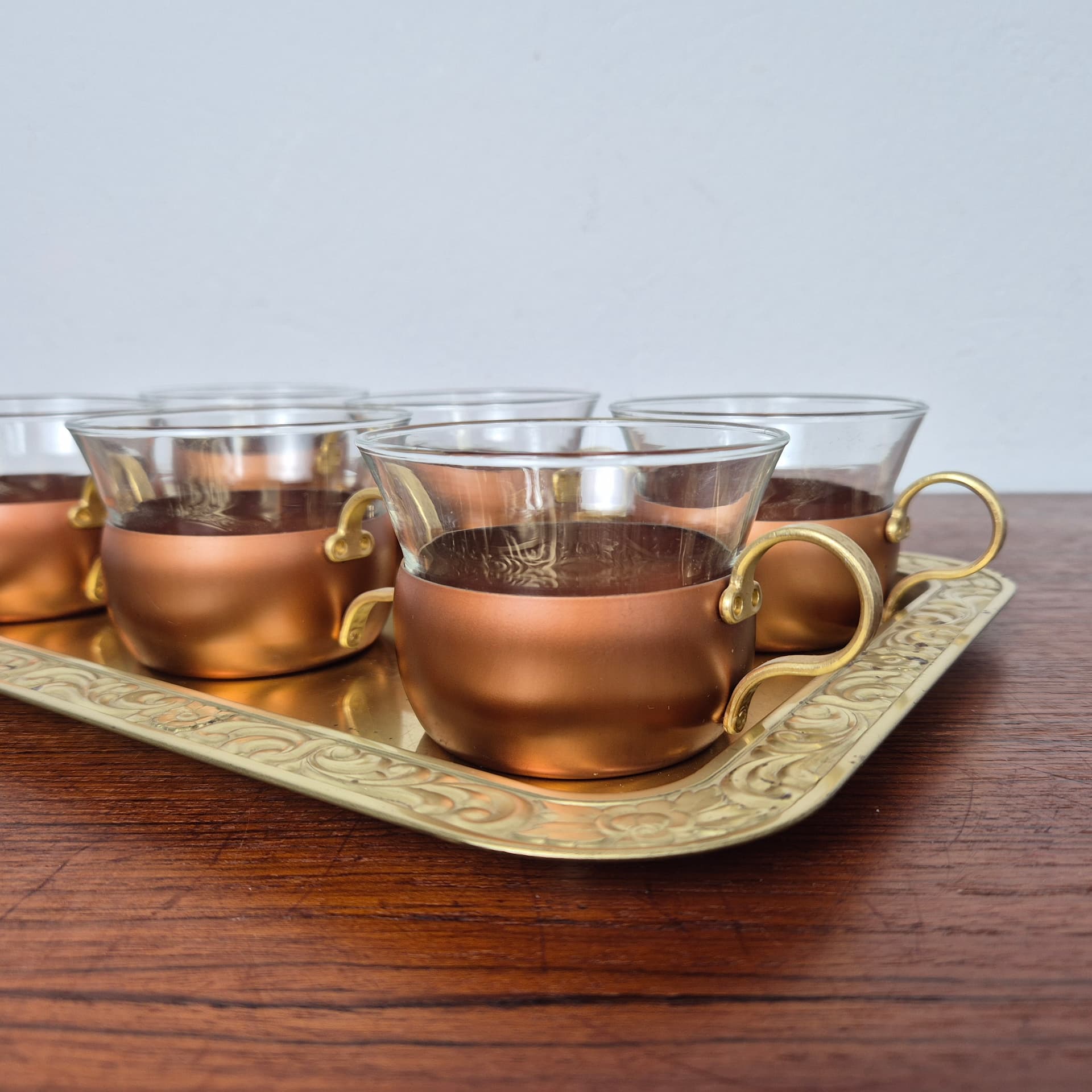 Komplet szklanek z tacą, szkło transparentne, miedź, mosiądz złoty, Schott & Mainz, Niemcy, lata 70. - 197498