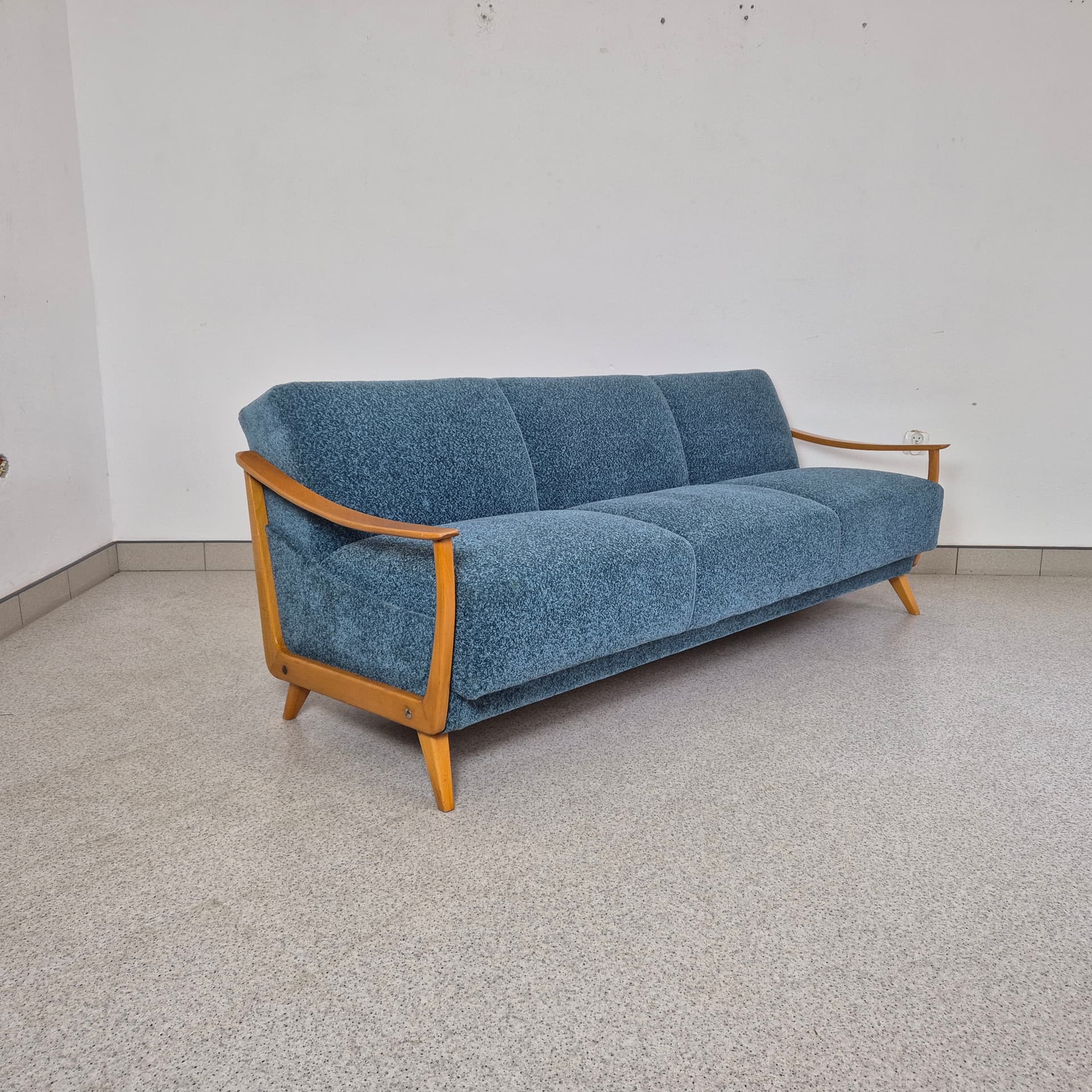 Sofa z funkcją spania, bouclé turkus, drewno miodowy, Niemcy, lata 60. - 197664