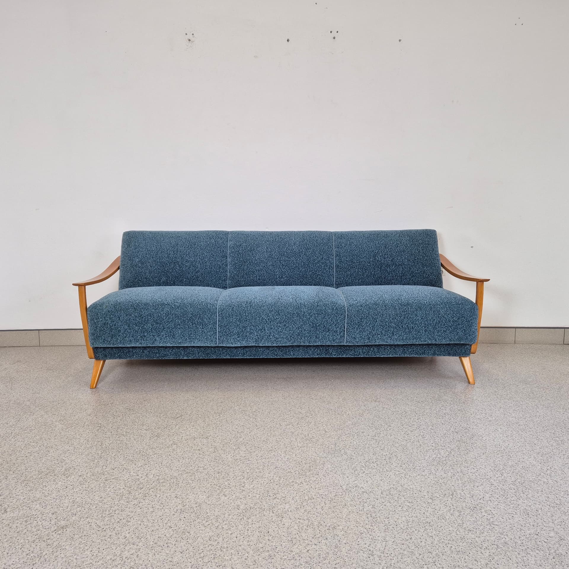 Sofa z funkcją spania, bouclé turkus, drewno miodowy, Niemcy, lata 60. - 197663