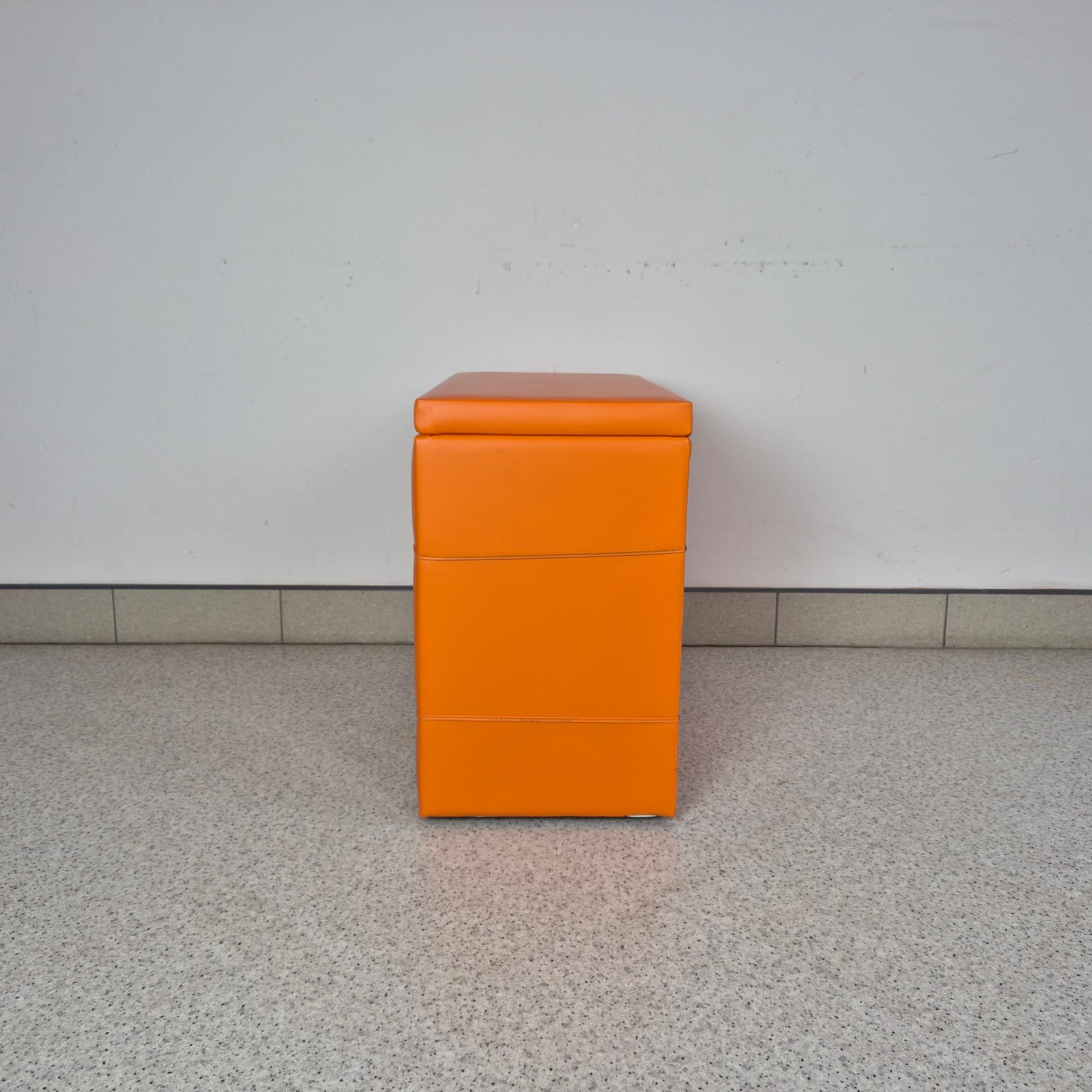 Kuferek, pomarańczowy winyl, Niemcy, lata 70. - 197878