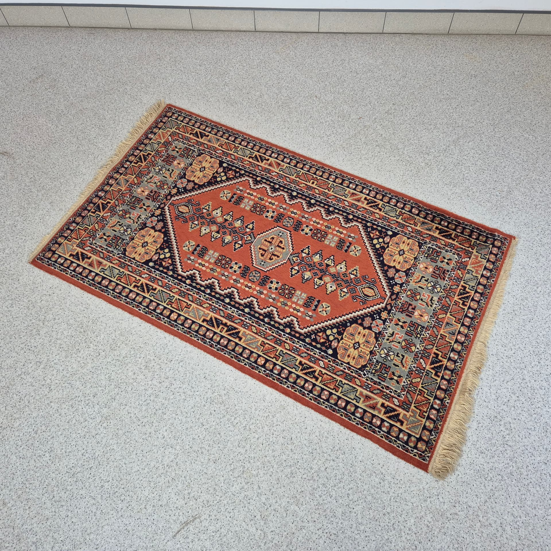 Rug Shiraz, 140x90 cm, red, wool, Iran, 1960s. - 197981