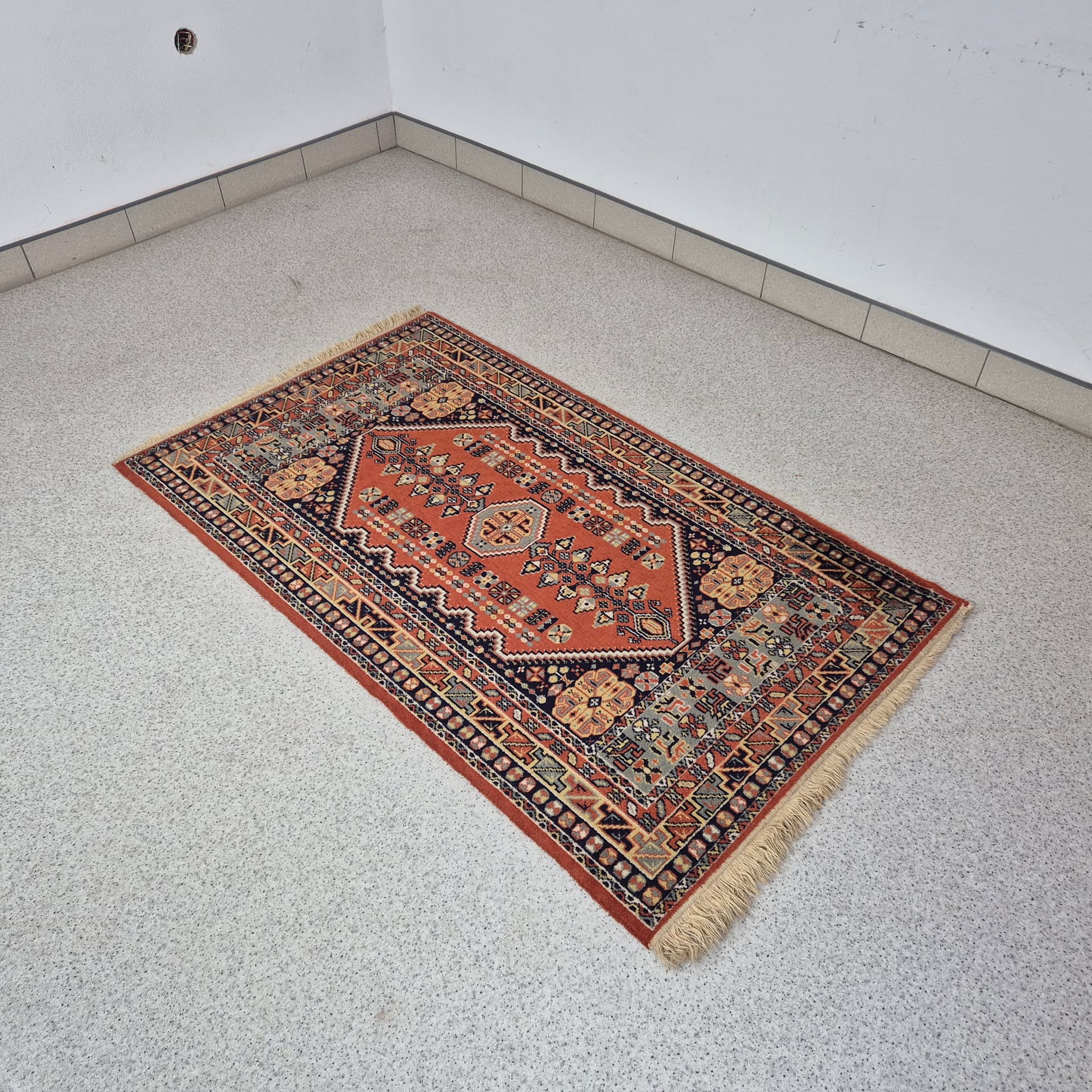 Rug Shiraz, 140x90 cm, red, wool, Iran, 1960s. - 197975