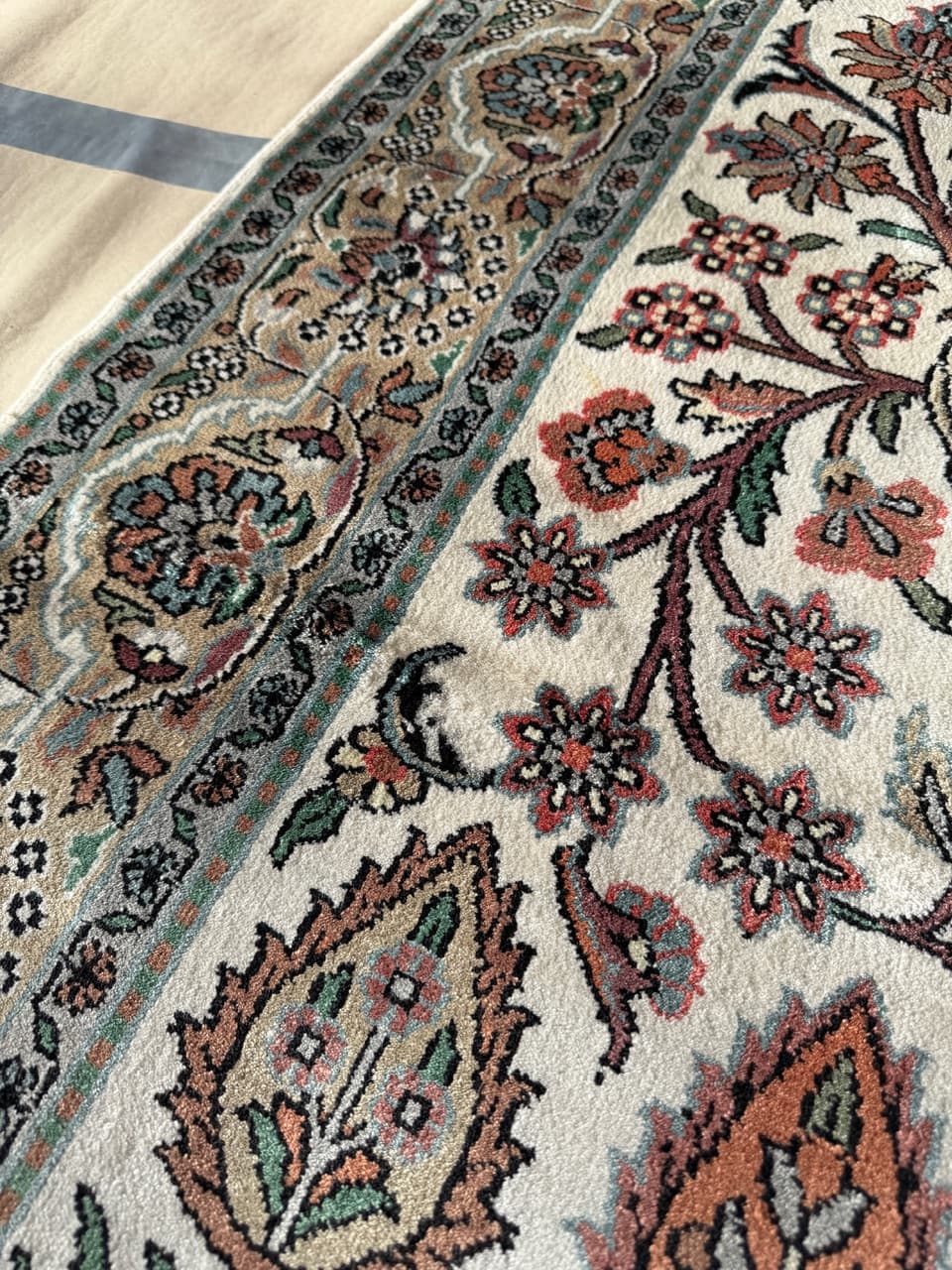 Rug Ghoum, 195x115 cm, ivory silk, India - 198242