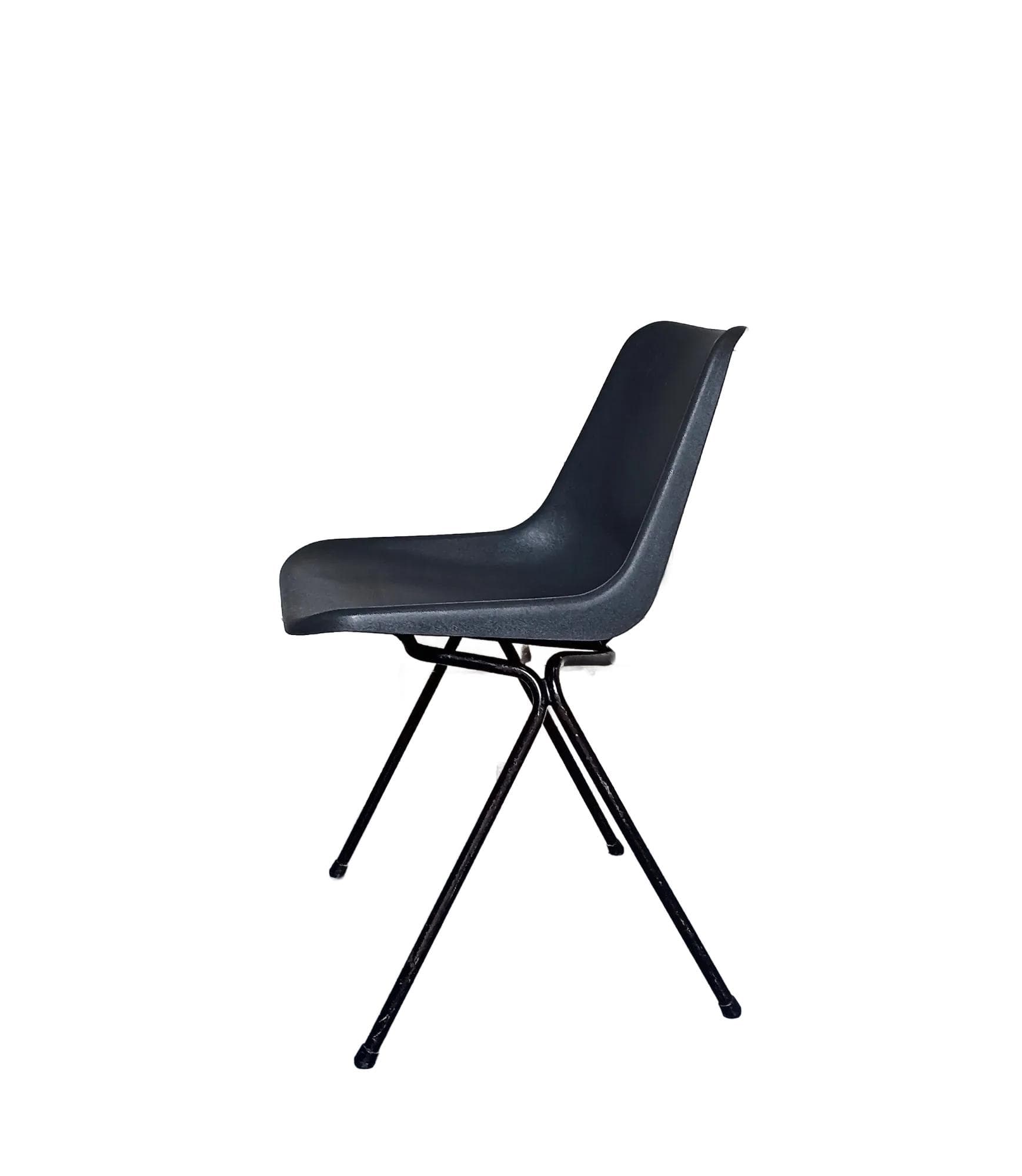 Krzesło Hille, polipropylen czarny, metal czarny, proj. R. Day, Wielka Brytania, lata 60.
