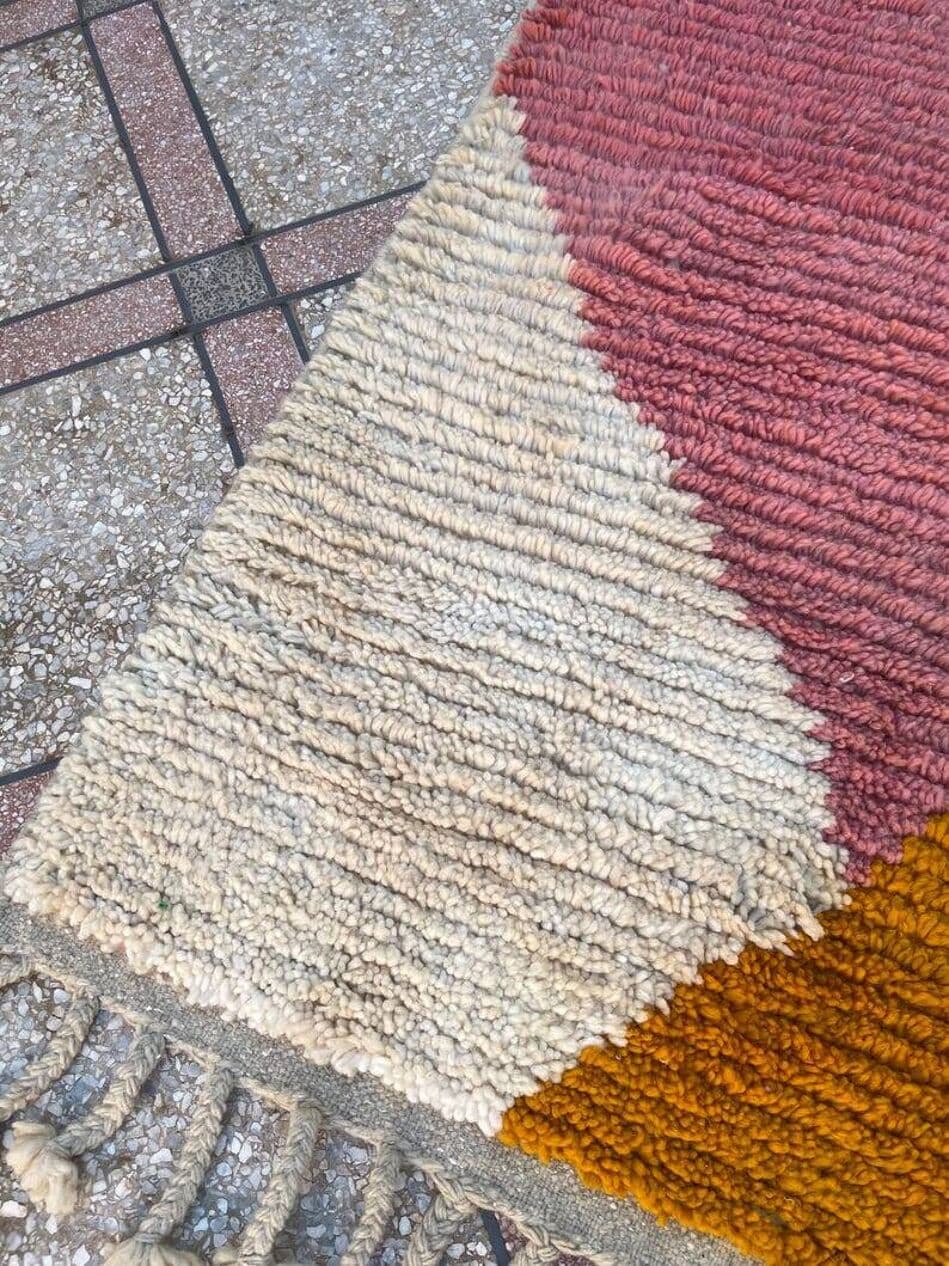 Ręcznie tkany dywan 200x300 cm, wełna, zielony, różowy, biały, ochra, Maroko - 199190