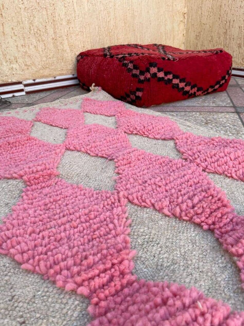Ręcznie tkany dywan 400x70 cm, wełna, różowy, szary, Maroko - 199146