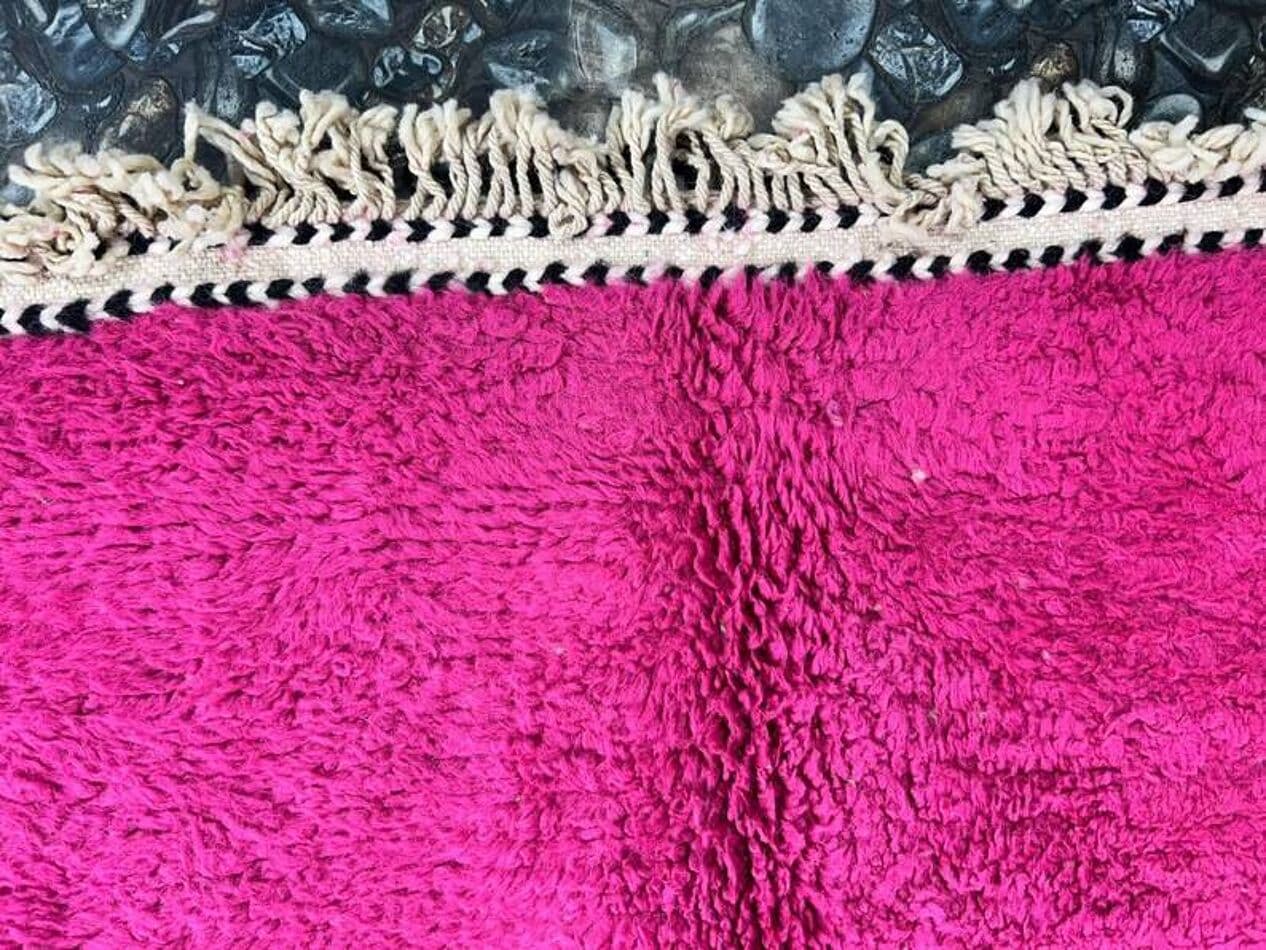 Ręcznie tkany dywan 250x150 cm, wełna, ecru, czarny, różowy, Maroko - 198397