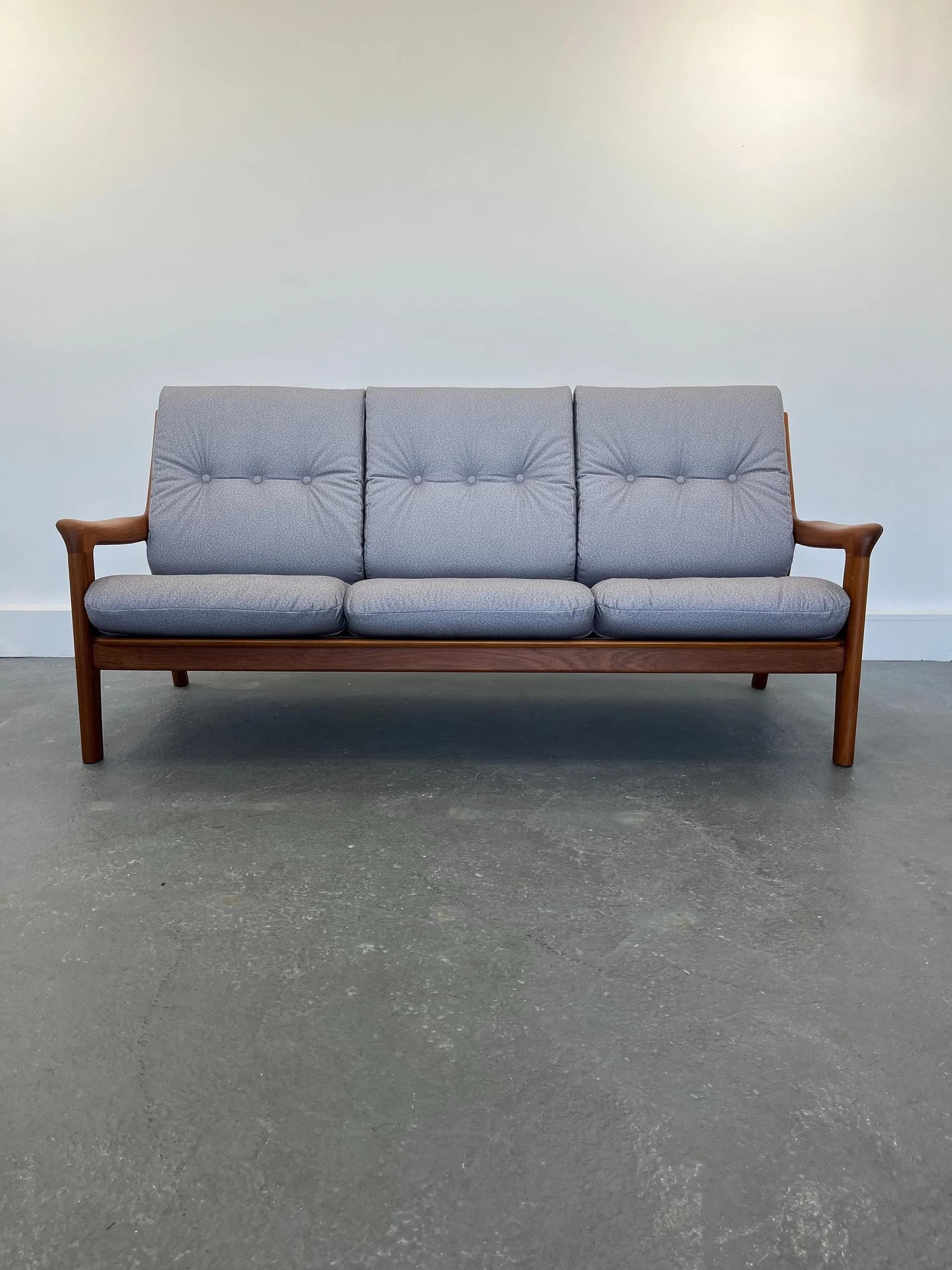 Sofa, jasnoniebieska, teak, proj. G. Thams, Dania, lata 60. - 14438