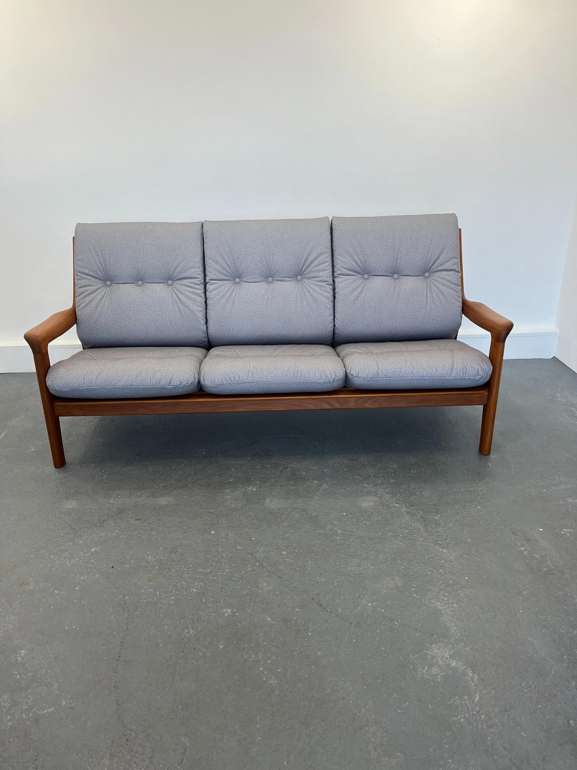 Sofa, jasnoniebieska, teak, proj. G. Thams, Dania, lata 60. - 14436