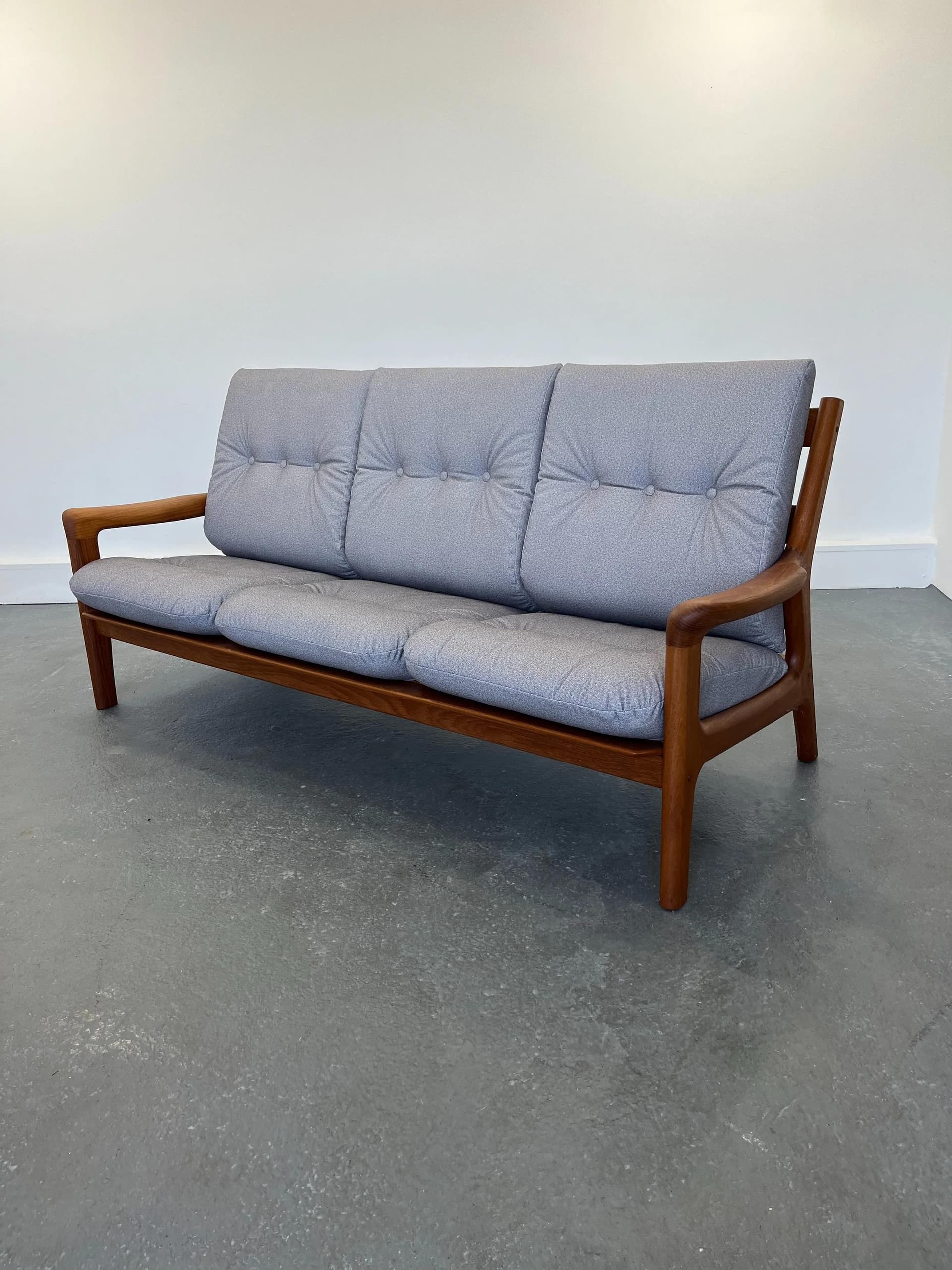 Sofa, jasnoniebieska, teak, proj. G. Thams, Dania, lata 60. - 14443