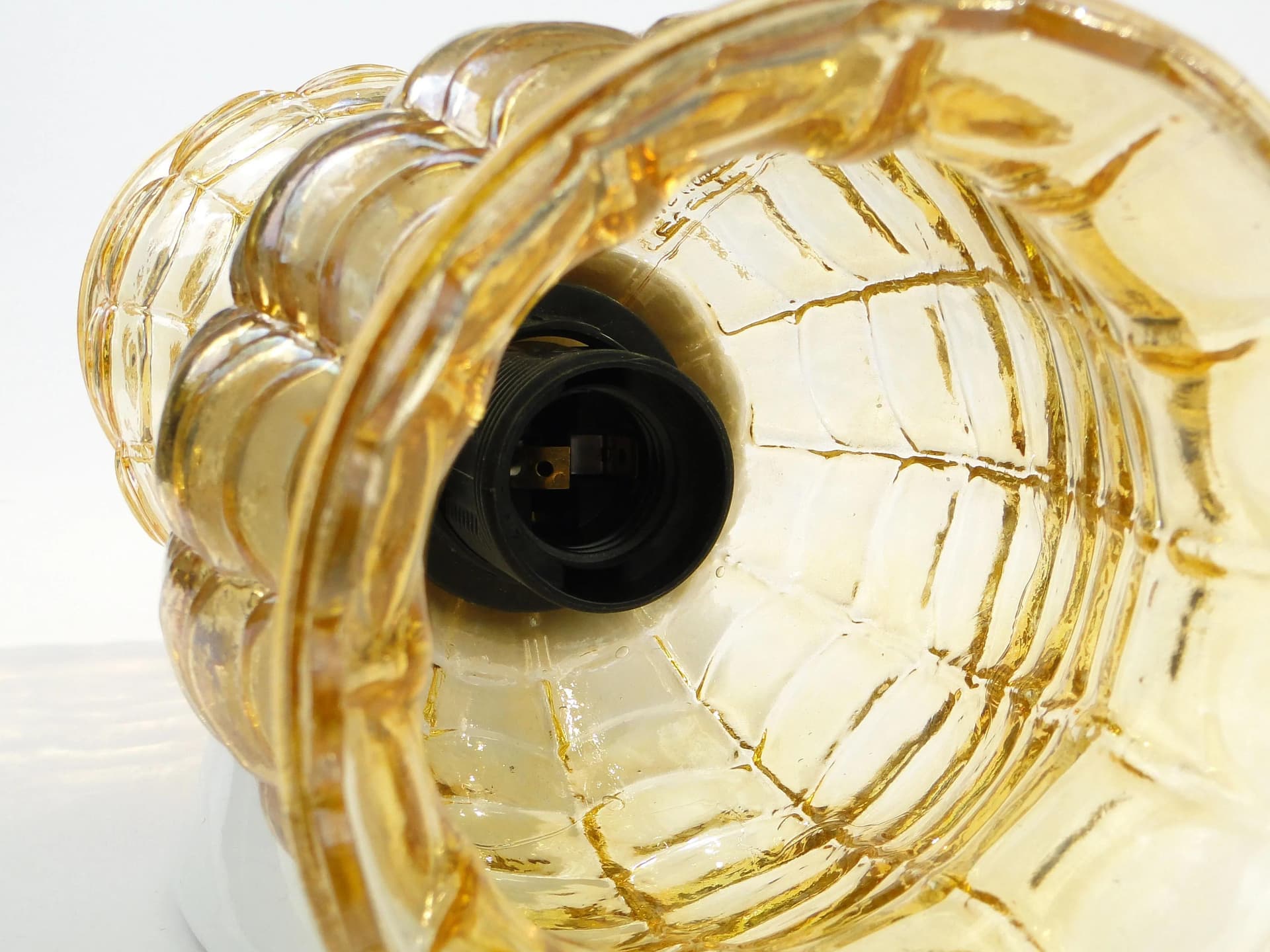 Kinkiet, ceramika ivory white, szkło bursztynowe, proj. K. Łaszkiewicz, Polska, lata 70. - 14172