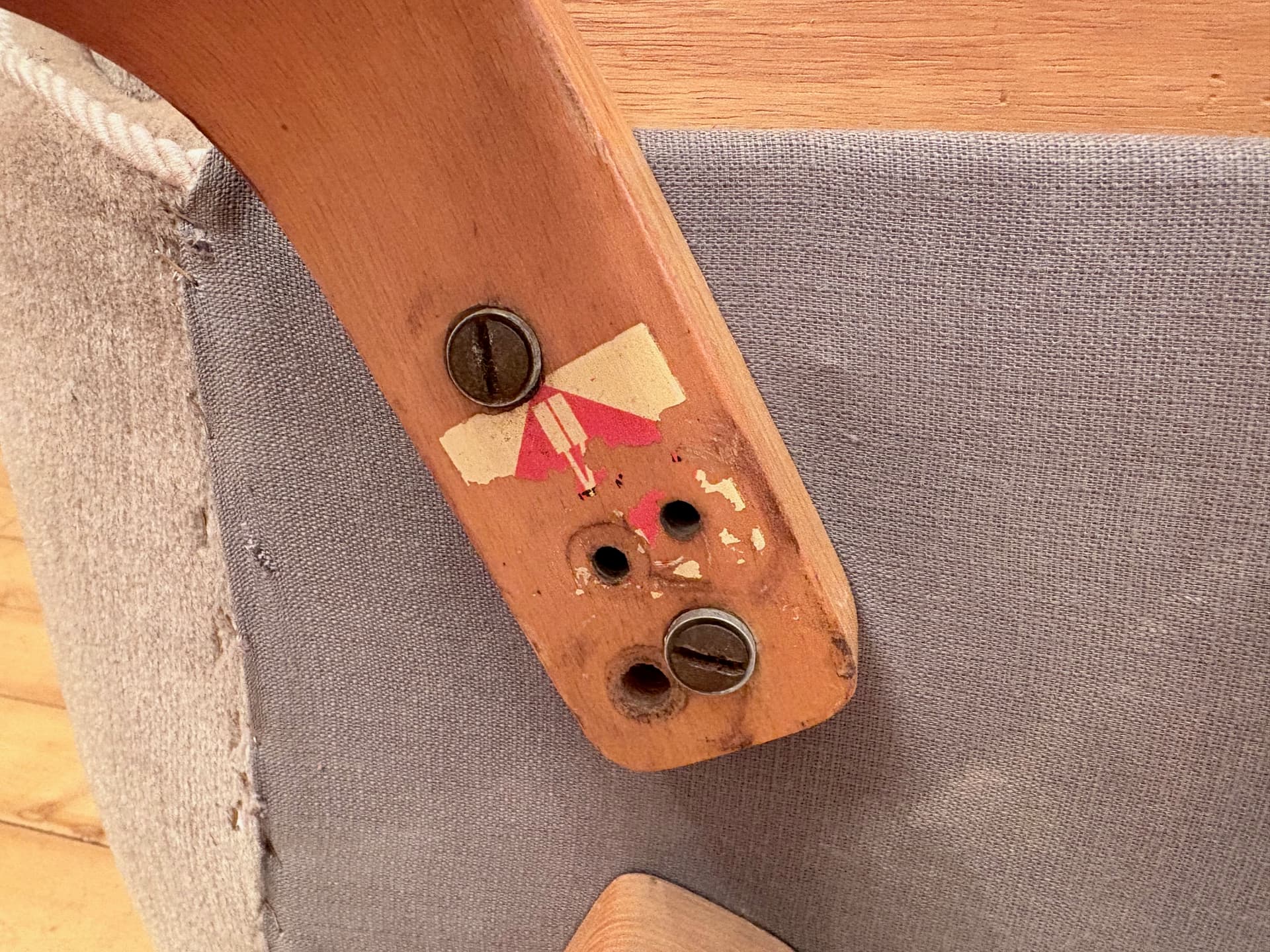 Chair Executive, beige fabric, honey wood, by E. Saarinen, Knoll, USA, 1950s. - 201918