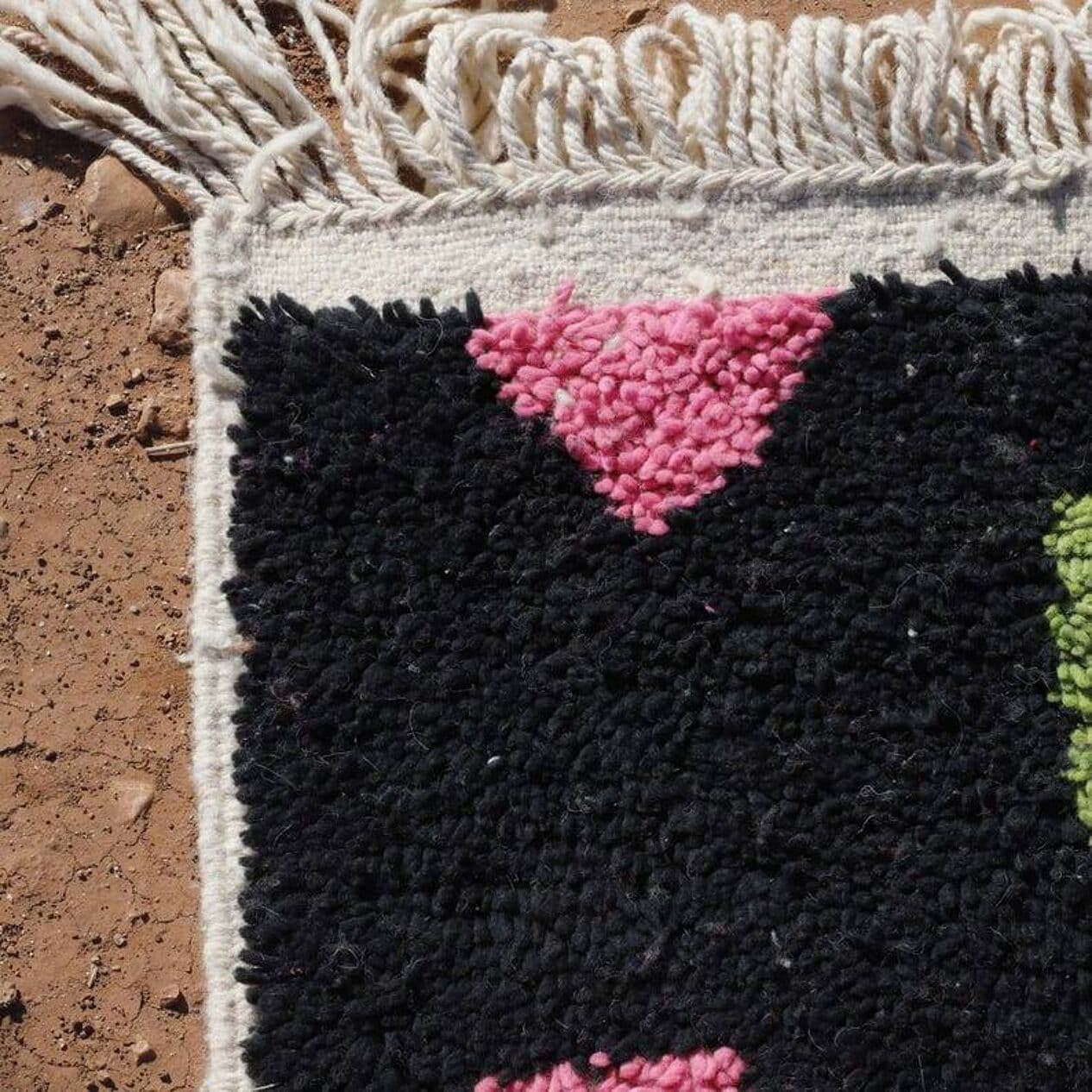 Ręcznie tkany dywan 250x150 cm, wełna, czarny, różowy, zielony, biały, Maroko - 202354