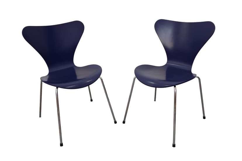 Para krzeseł 3107, navy blue, sklejka, chrom, proj. A. Jacobsen, Fritz Hansen, Dania, lata 90.