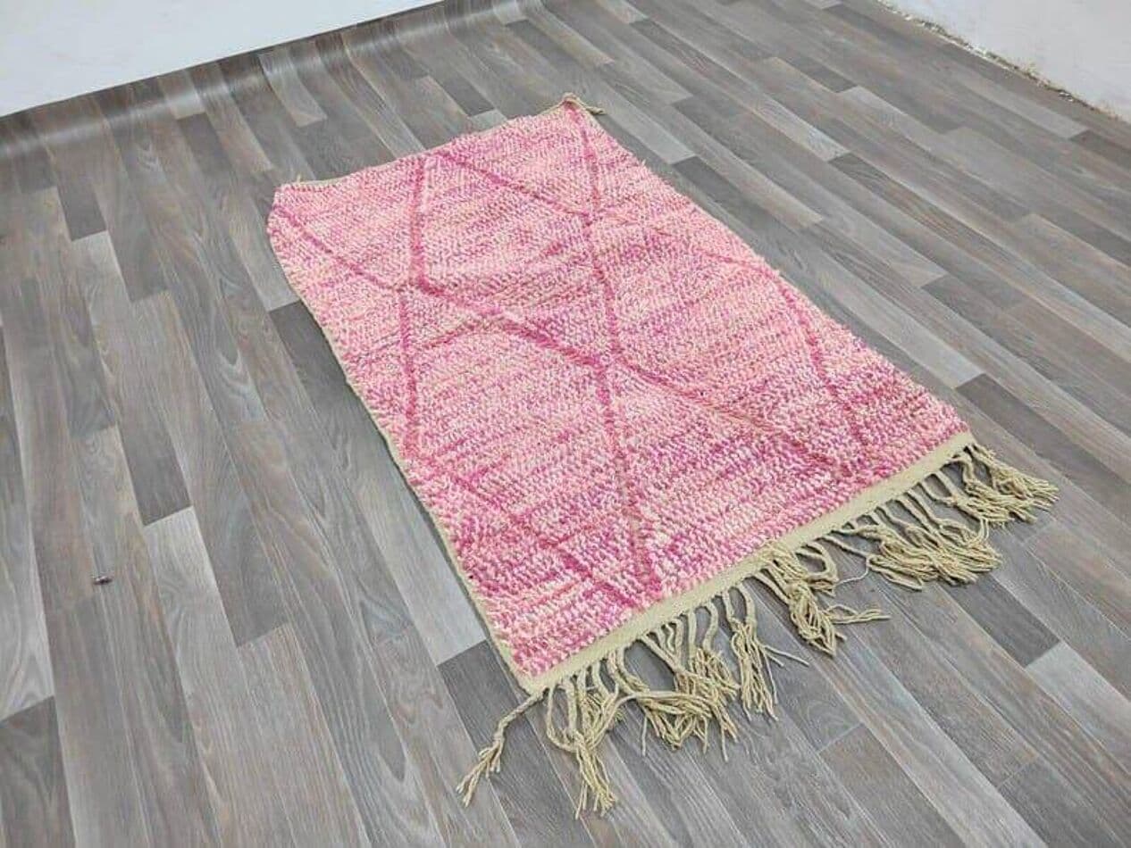 Ręcznie tkany dywan 140x260 cm, wełna, różowy, Maroko - 204946