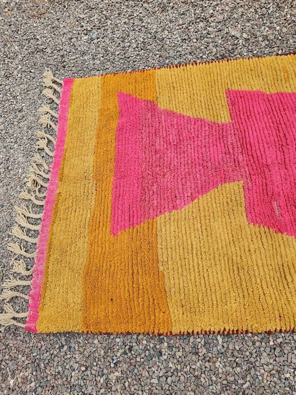 Ręcznie tkany dywan 100x200 cm, wełna, żółty, pomarańczowy, różowy, beżowy, szary, Maroko - 204912