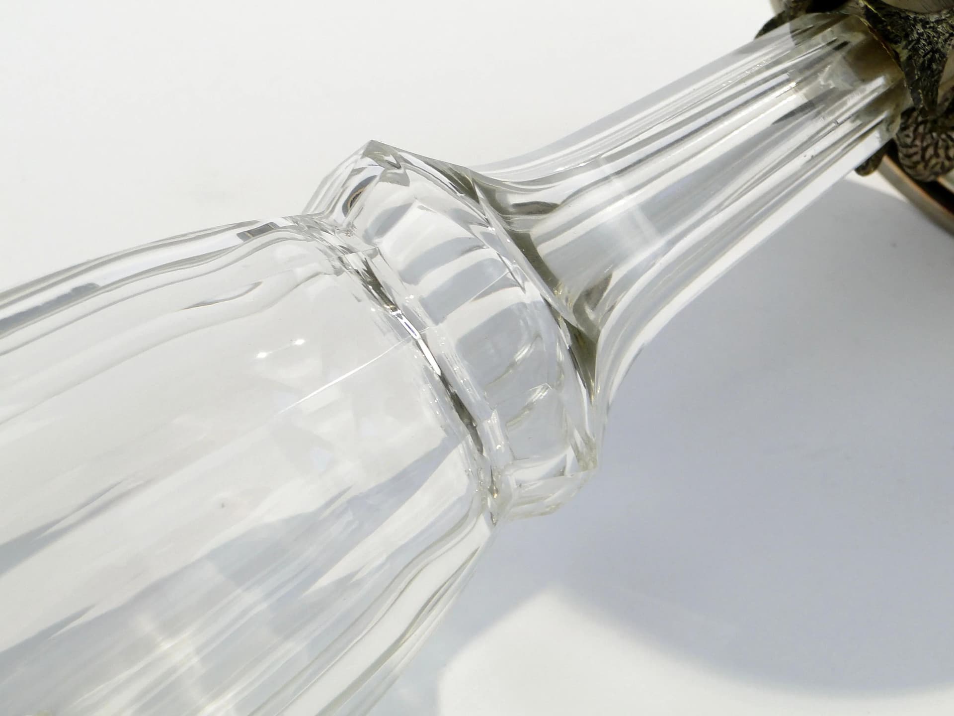 Wazon z delfinami, mosiądz miedziany, kryształ bezbarwny, Austro-Węgry, XIX w. - 14738