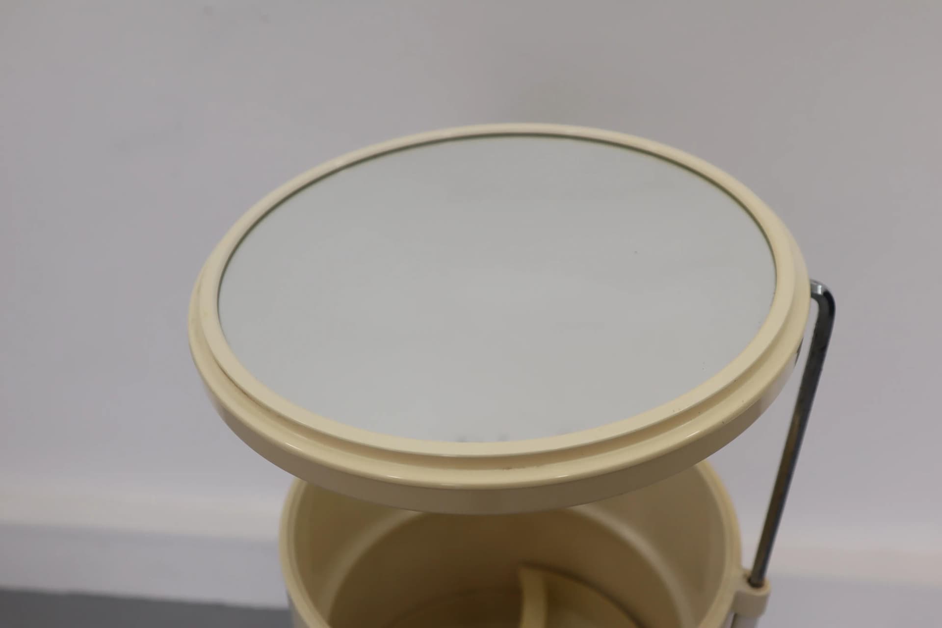 Toaletka z lusterkiem, beżowy plastik, Polska, lata 70. - 14833