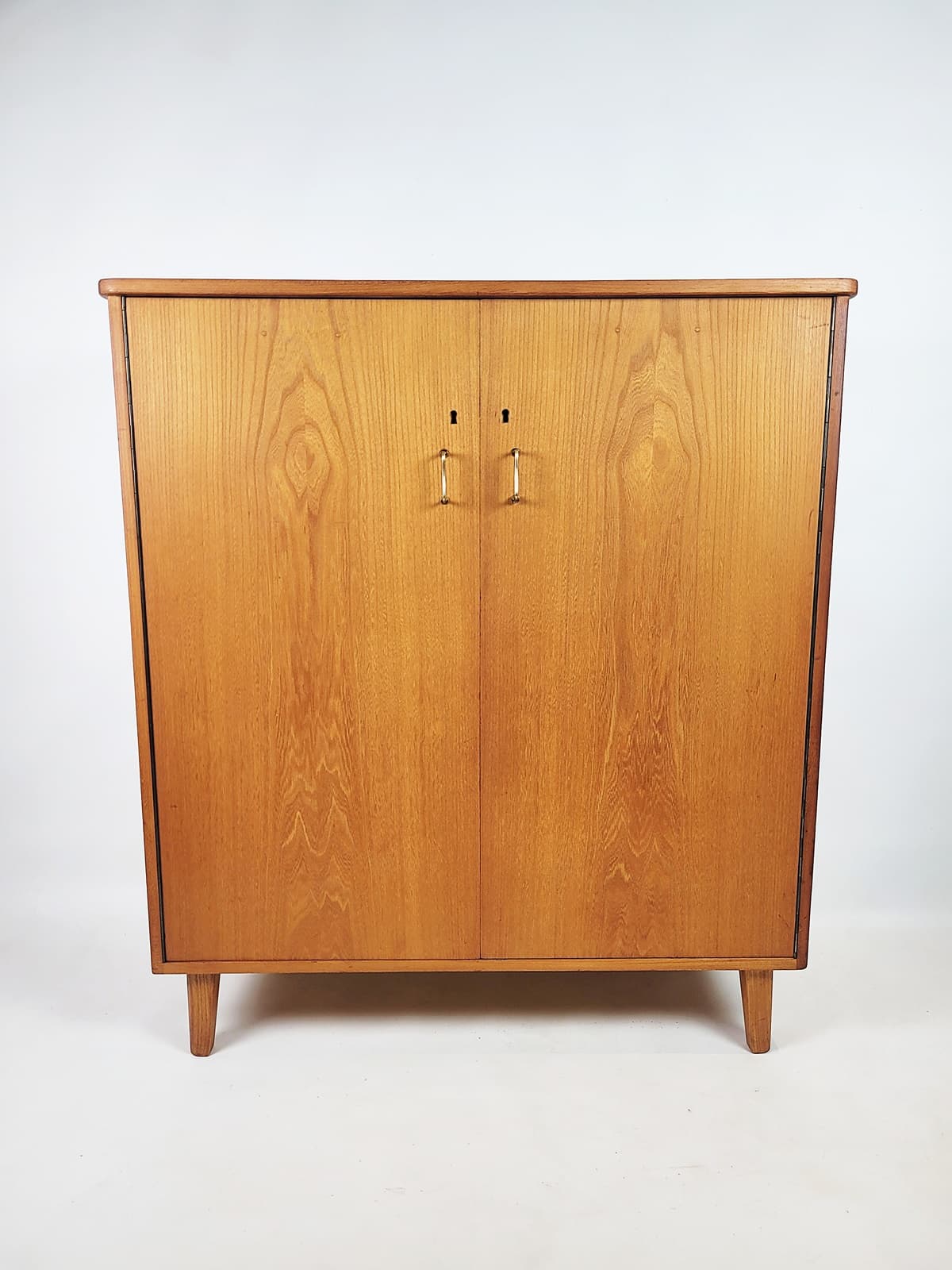 Cabinet Linen Cabinet, light brown elm, by A. Larsson, Bodafors, Sweden, 1950s. - 206233