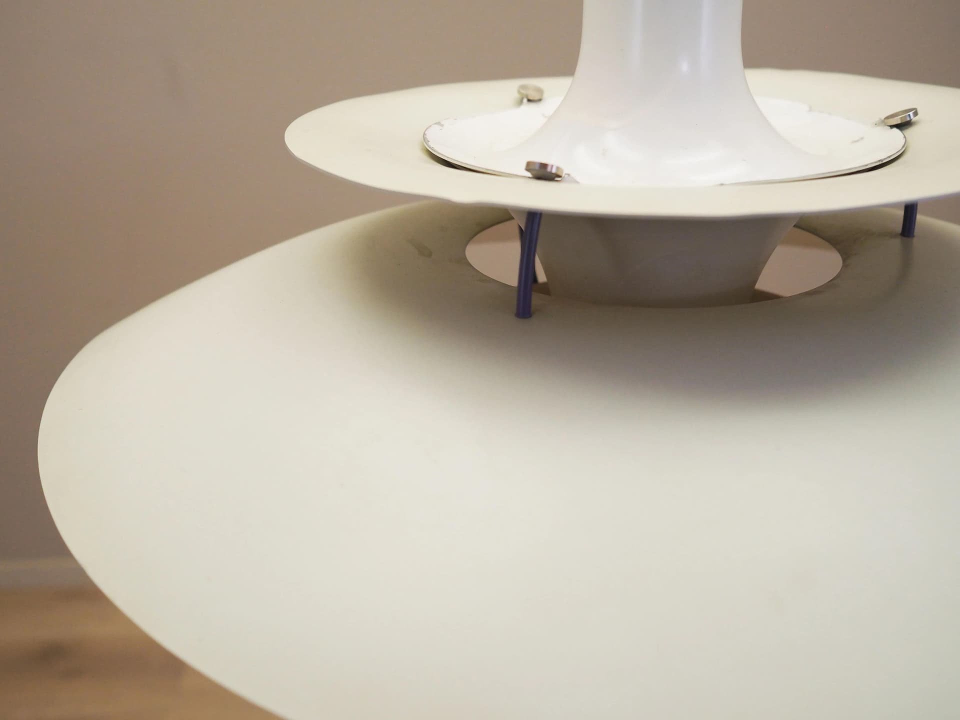 Lampa wisząca PH 5, metal biały multikolor, proj. P. Henningsen, dla Louis Poulsen, Dania, lata 70. - 14983