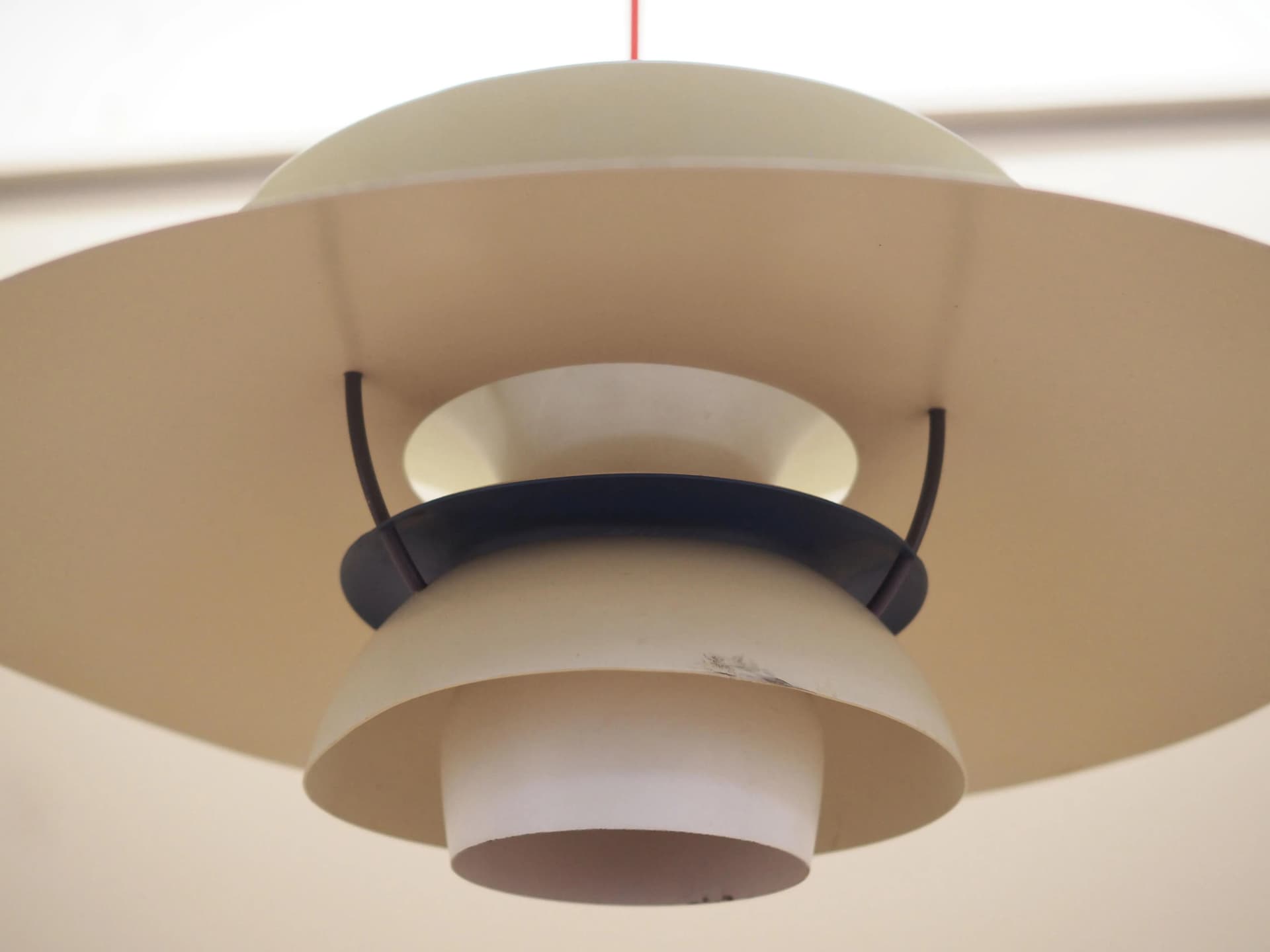 Lampa wisząca PH 5, metal biały multikolor, proj. P. Henningsen, dla Louis Poulsen, Dania, lata 70. - 14985