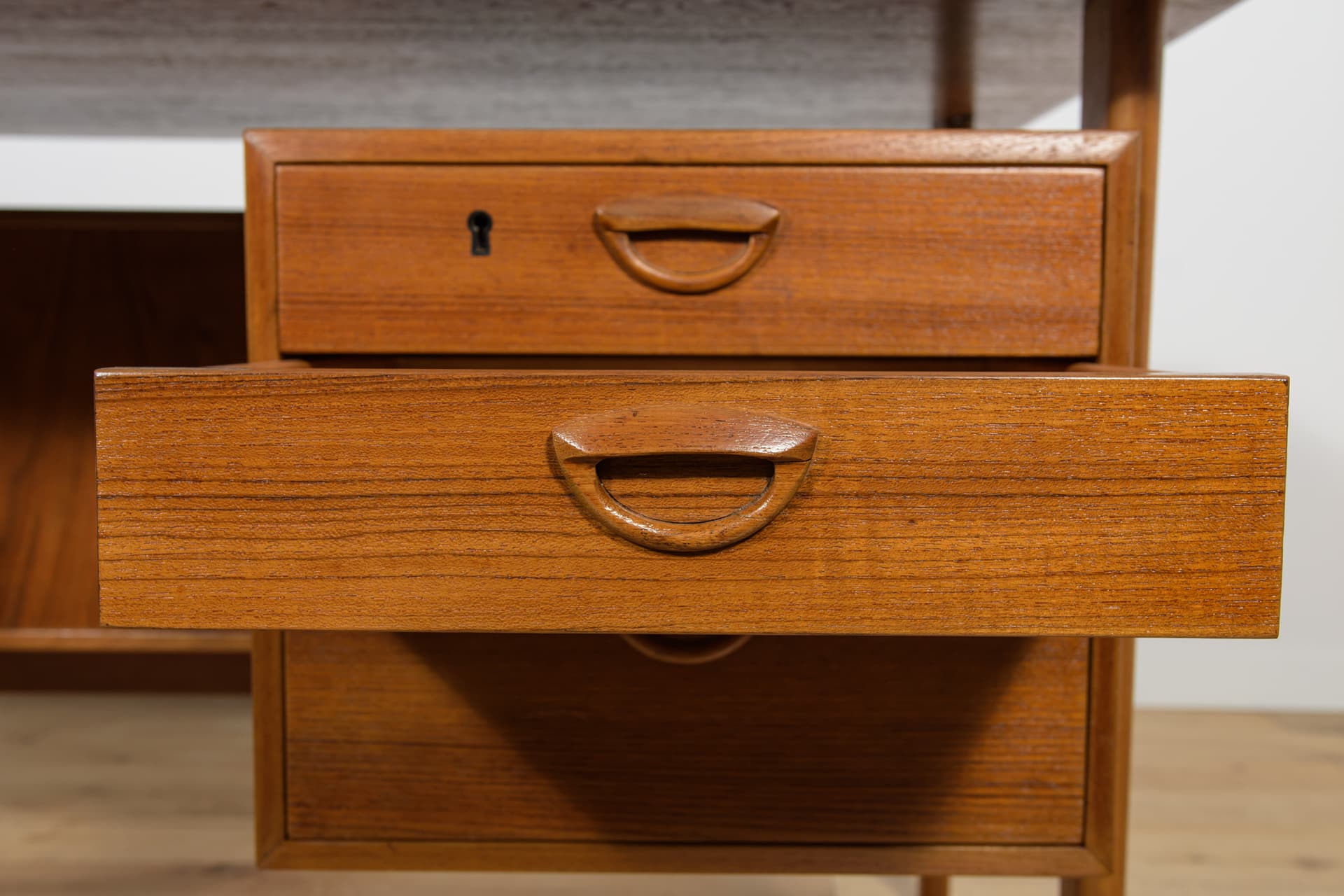 Biurko, teak brązowy, proj. K. Kristiansen, Feldballes Møbelfabrik, Dania, lata 60. - 206466