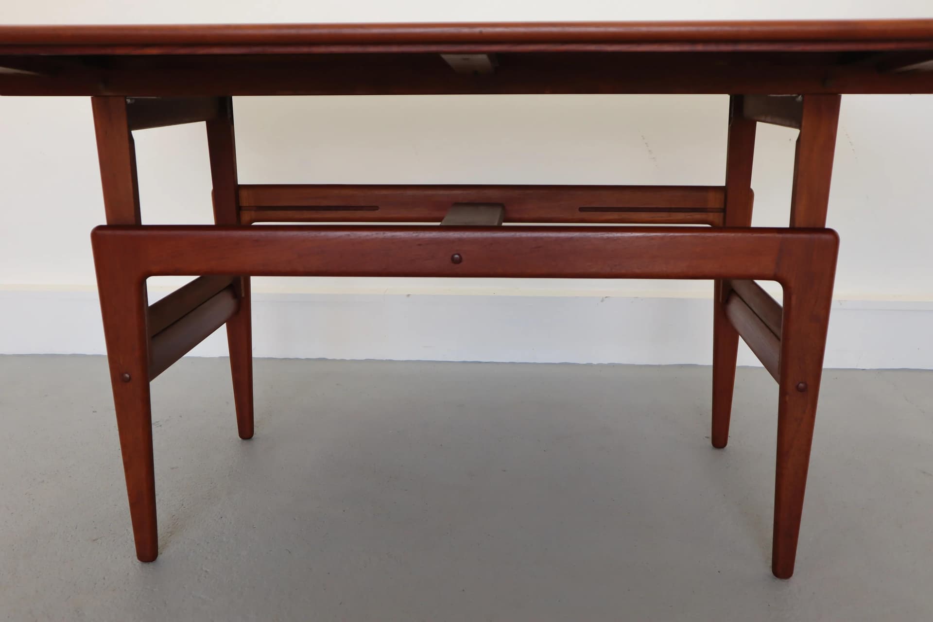 Stolik kawowy, teak brązowy, proj. K. Kristiansen, Dania, lata 60. - 15030