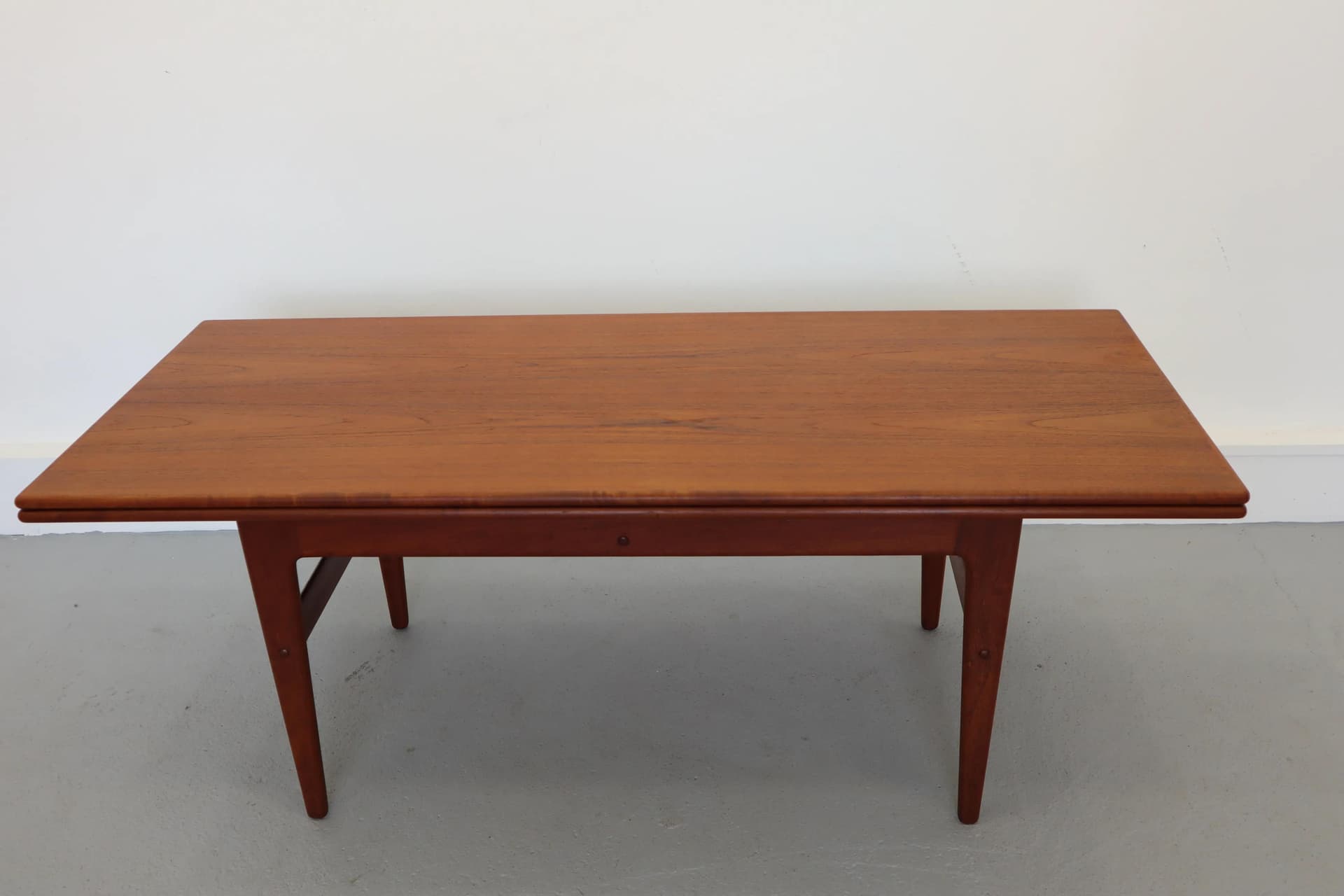 Stolik kawowy, teak brązowy, proj. K. Kristiansen, Dania, lata 60. - 15035