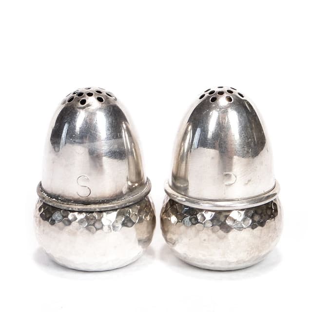Pair of salt shakers acorn, silver, Sweden, early 20th c. - DIMENSION