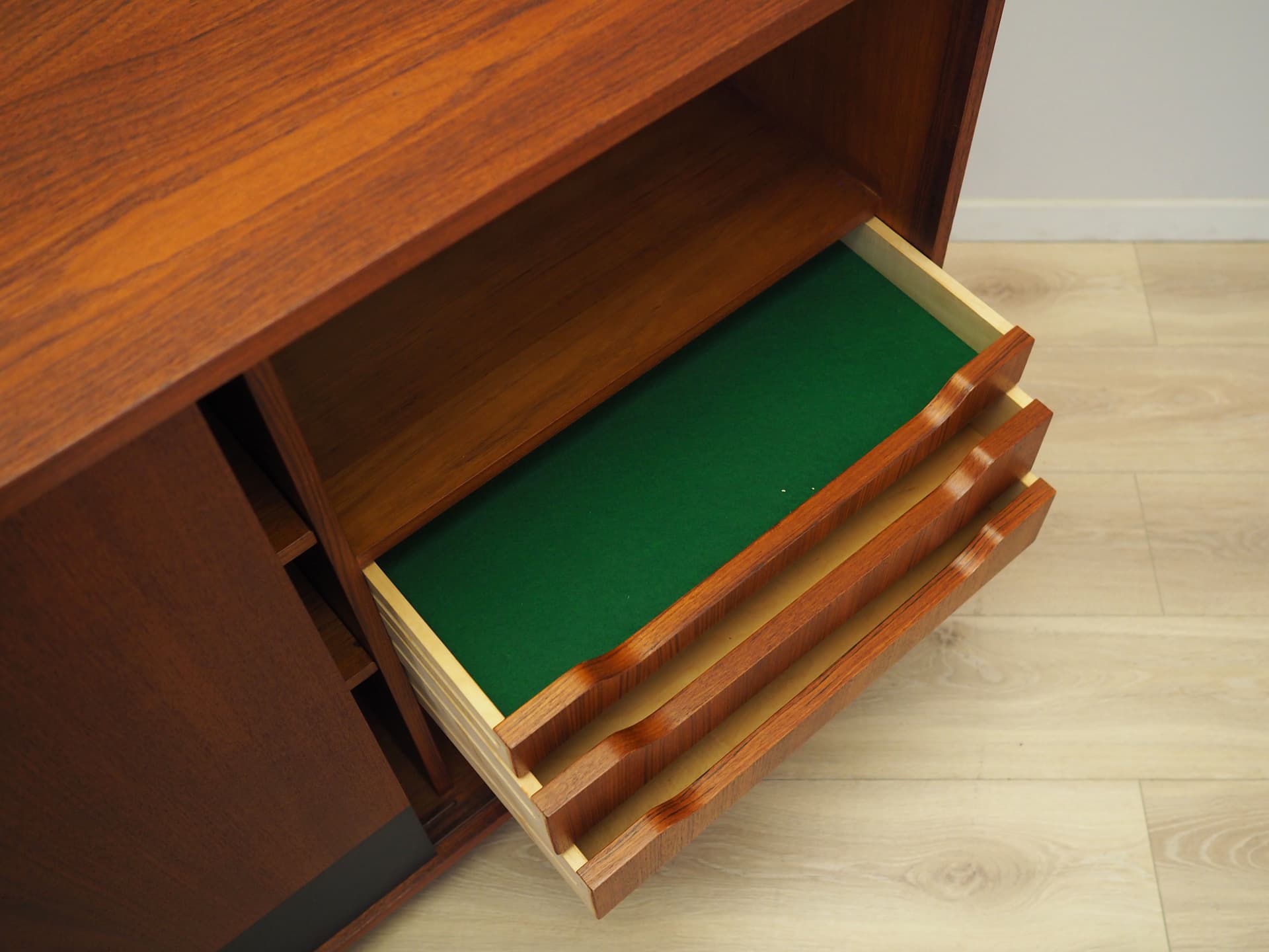 Sideboard, teak brązowy, Dania, lata 70. - 77210