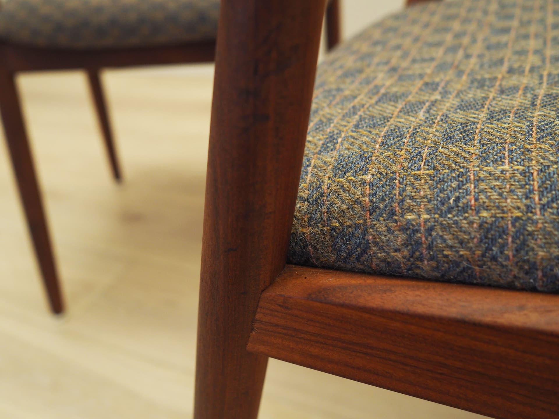 Komplet trzech krzeseł Model 31, teak brązowy, proj. K. Kristiansen, Dania, lata 70. - 77204