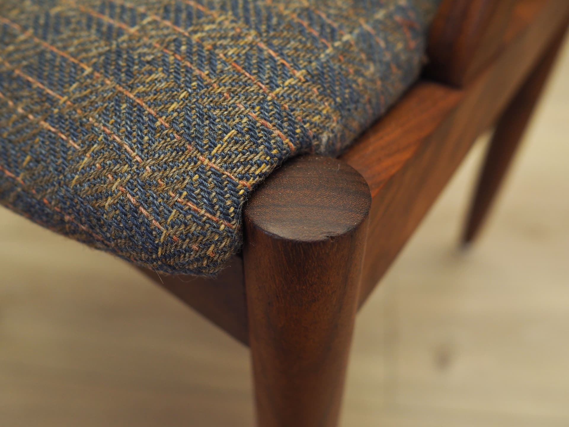 Komplet trzech krzeseł Model 31, teak brązowy, proj. K. Kristiansen, Dania, lata 70. - 77201