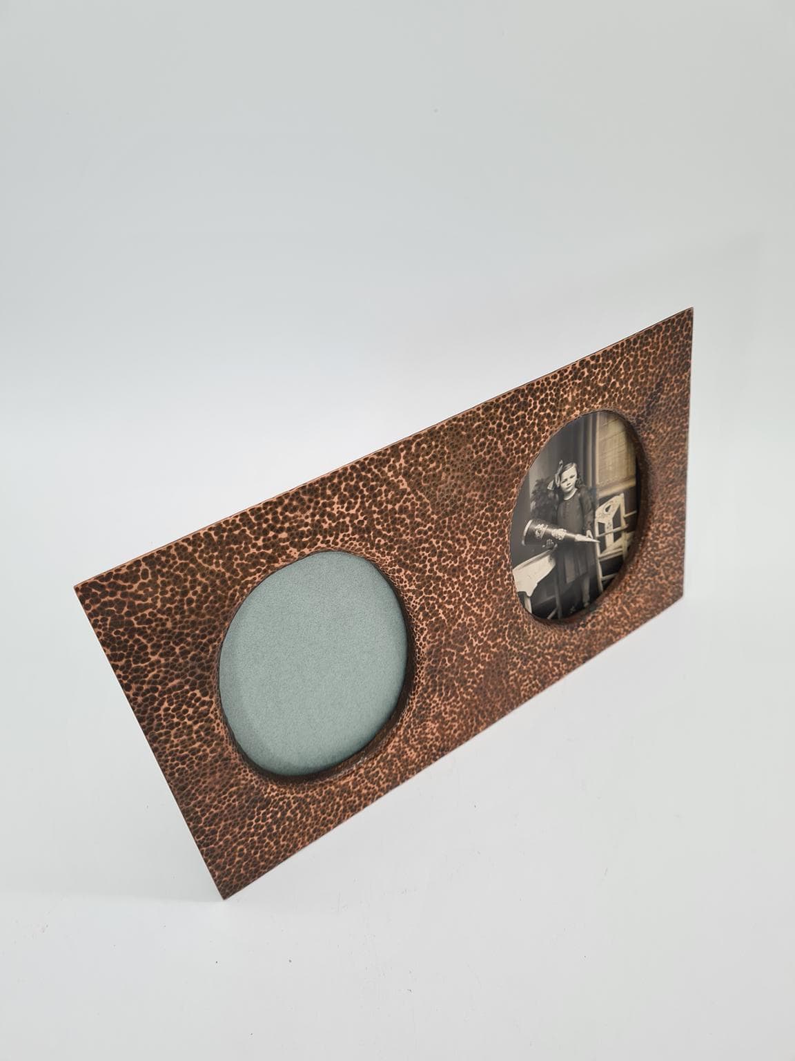 Stara, brutalistyczna, tłoczona miedziana ramka na 2 zdjęcia, lata 70. XX wieku - 207462