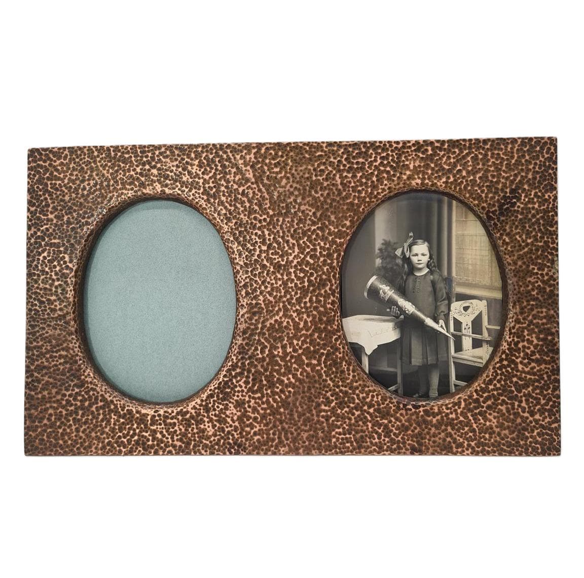 Stara, brutalistyczna, tłoczona miedziana ramka na 2 zdjęcia, lata 70. XX wieku