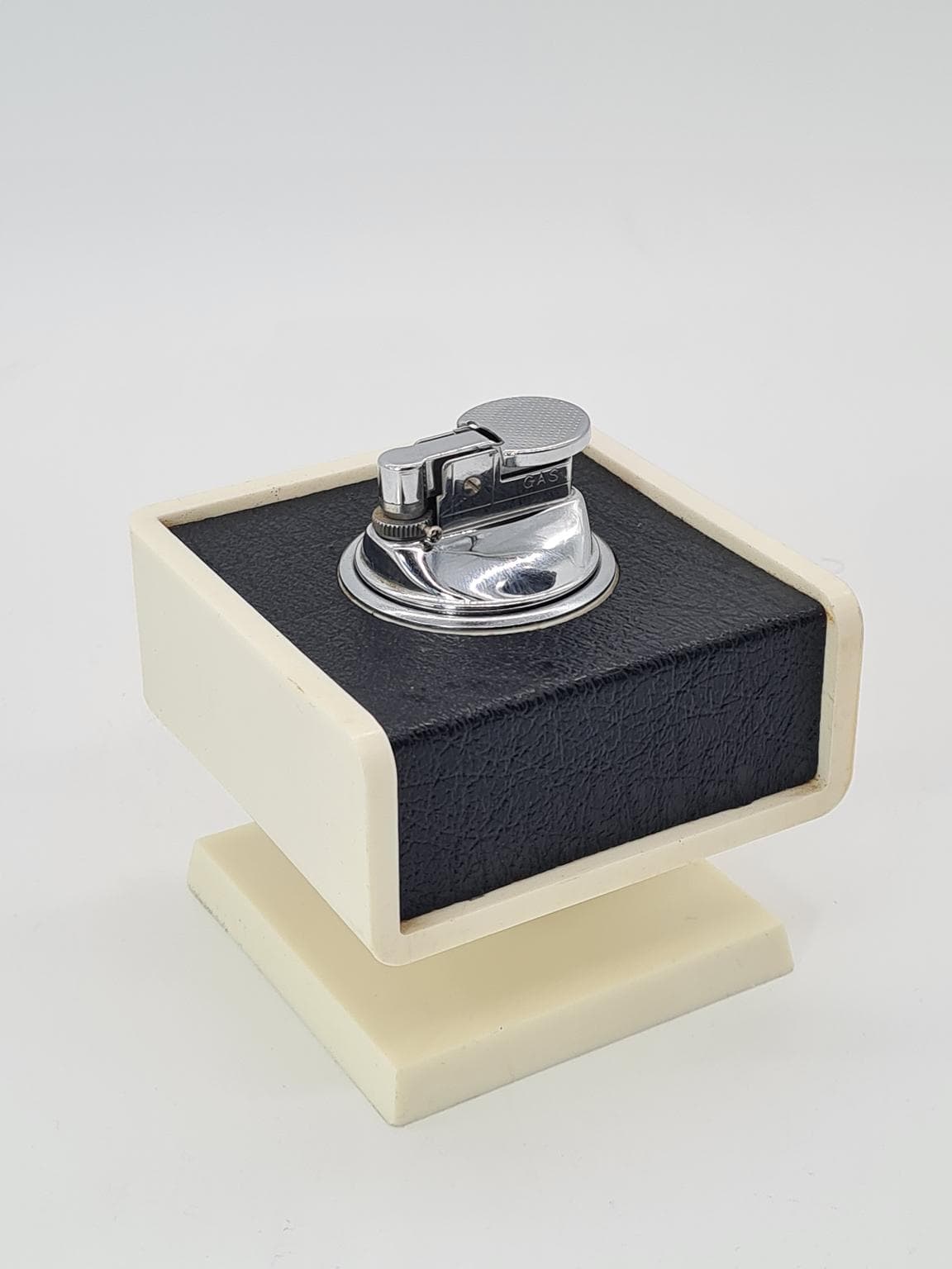 Zapalniczka stołowa w stylu modernistycznym z połowy XX wieku, lata 60. i 70. XX wieku - 208532
