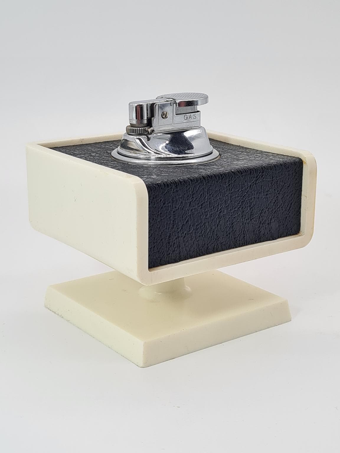 Zapalniczka stołowa w stylu modernistycznym z połowy XX wieku, lata 60. i 70. XX wieku - 208535