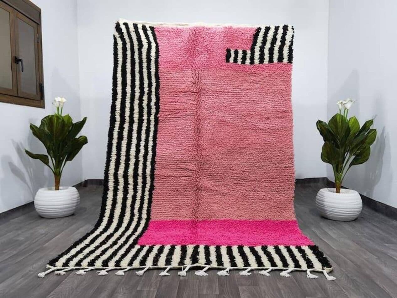 Ręcznie tkany dywan 150x250 cm, wełna, różowy, czarny, kość słoniowa, Maroko - 208609