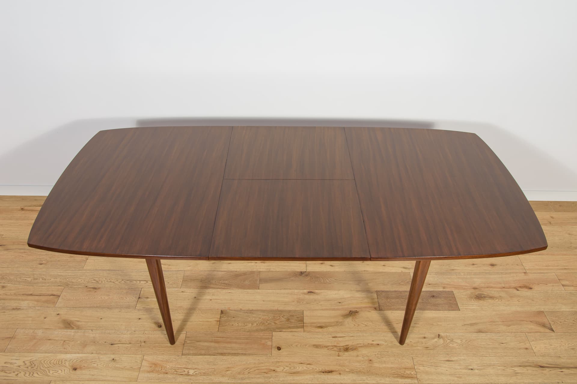 Extendable table, dark mahogany brown, mahogany, United Kingdom, 1960s. - 210153